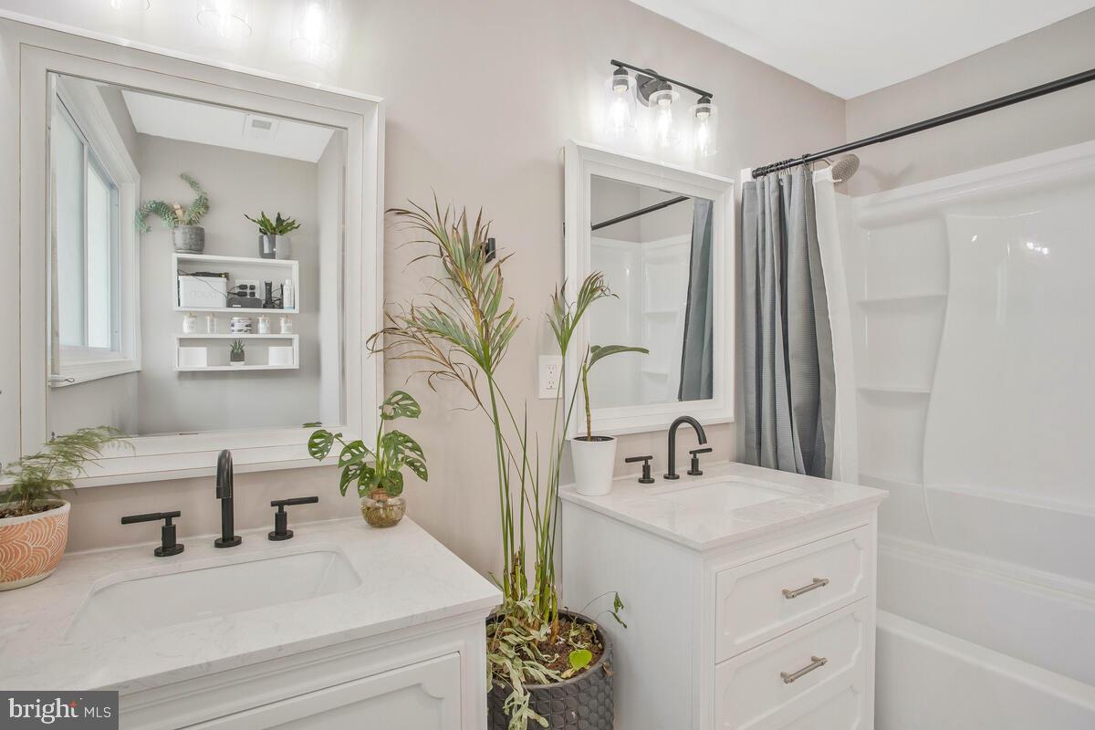 TYLERS POINT - Residential