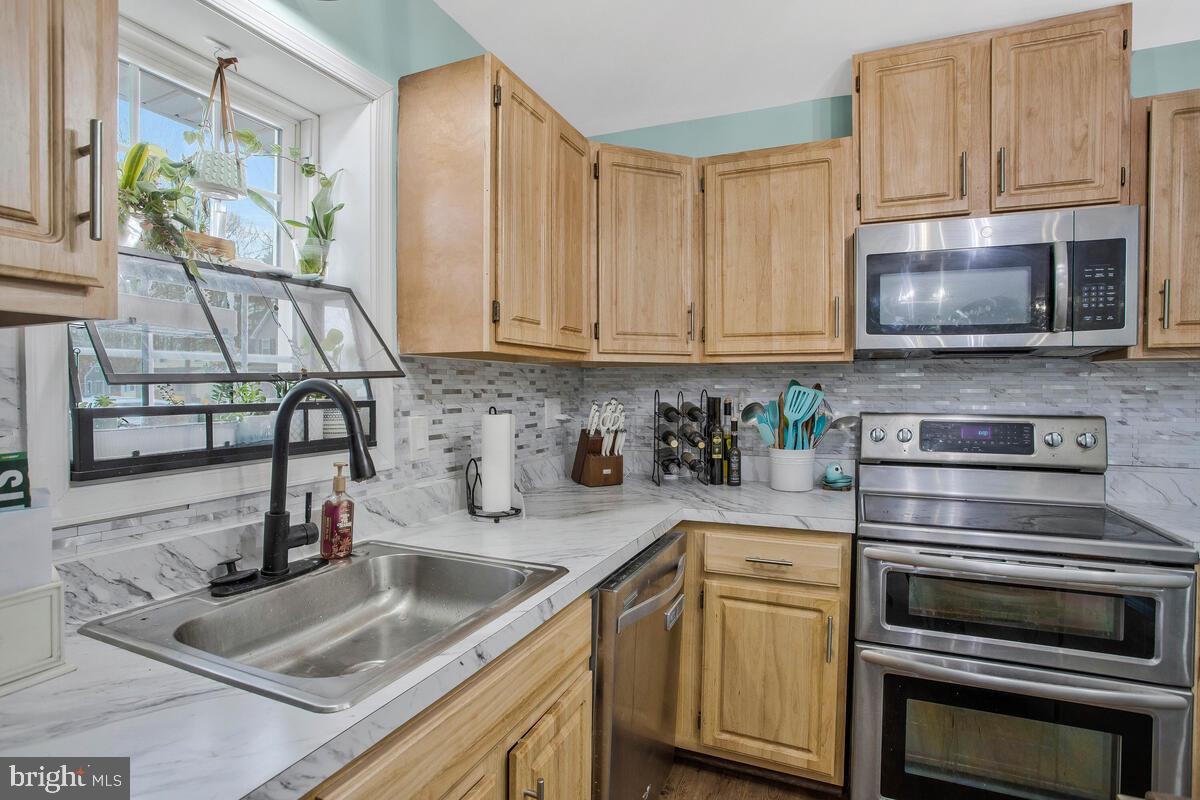 TYLERS POINT - Residential