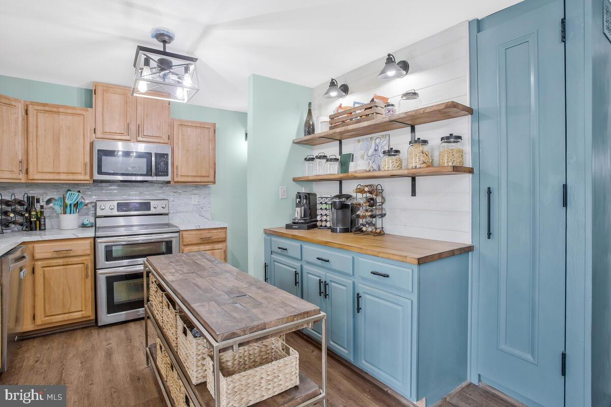 TYLERS POINT - Residential