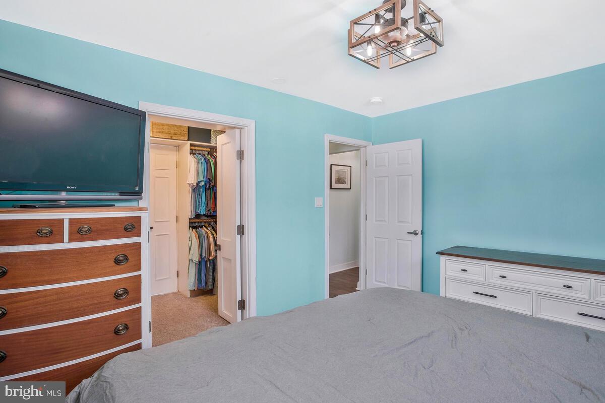 TYLERS POINT - Residential