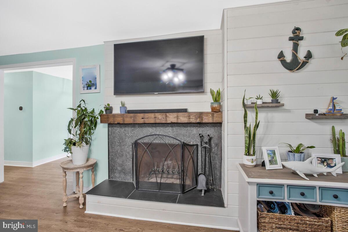 TYLERS POINT - Residential