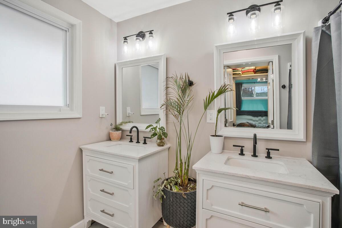 TYLERS POINT - Residential