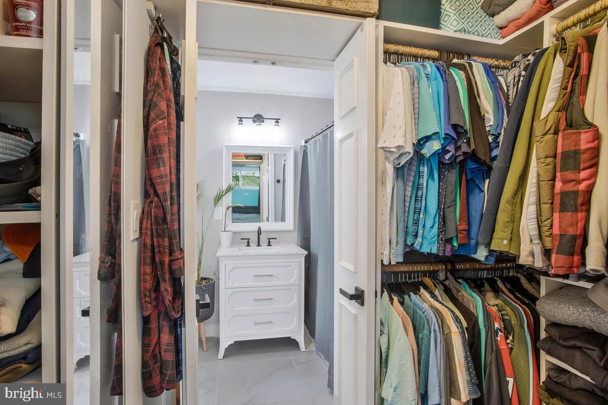 TYLERS POINT - Residential