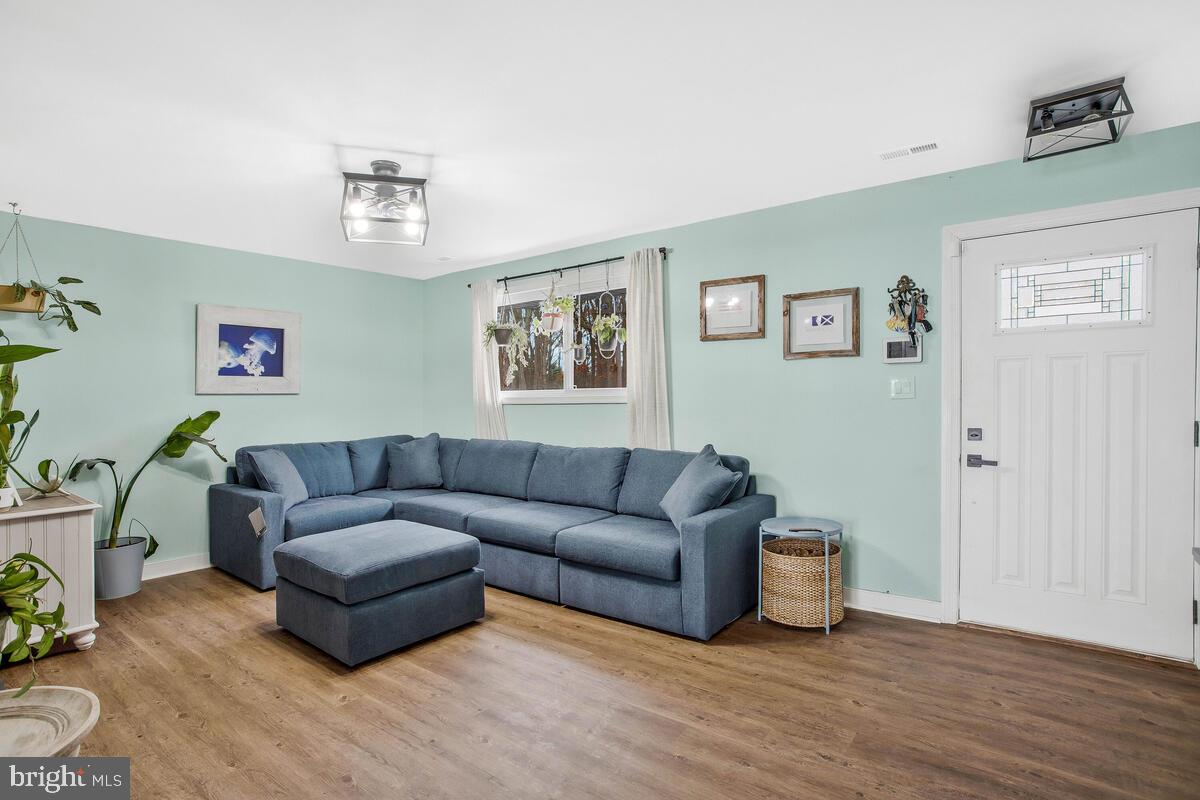 TYLERS POINT - Residential