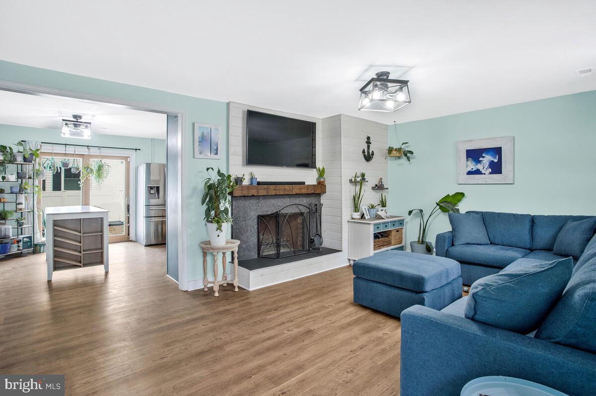 TYLERS POINT - Residential