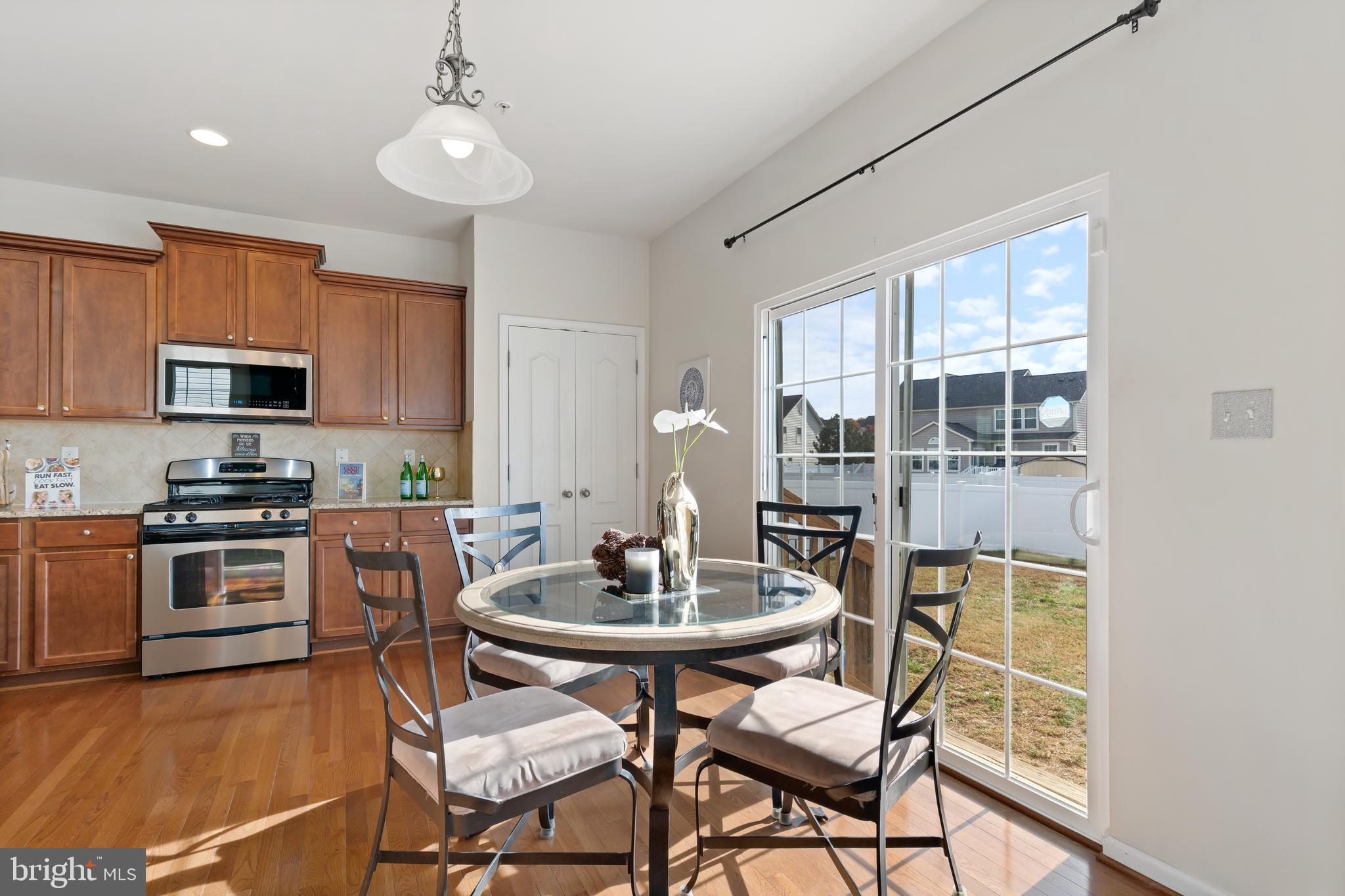 ST. CHARLES SINGLES - Residential