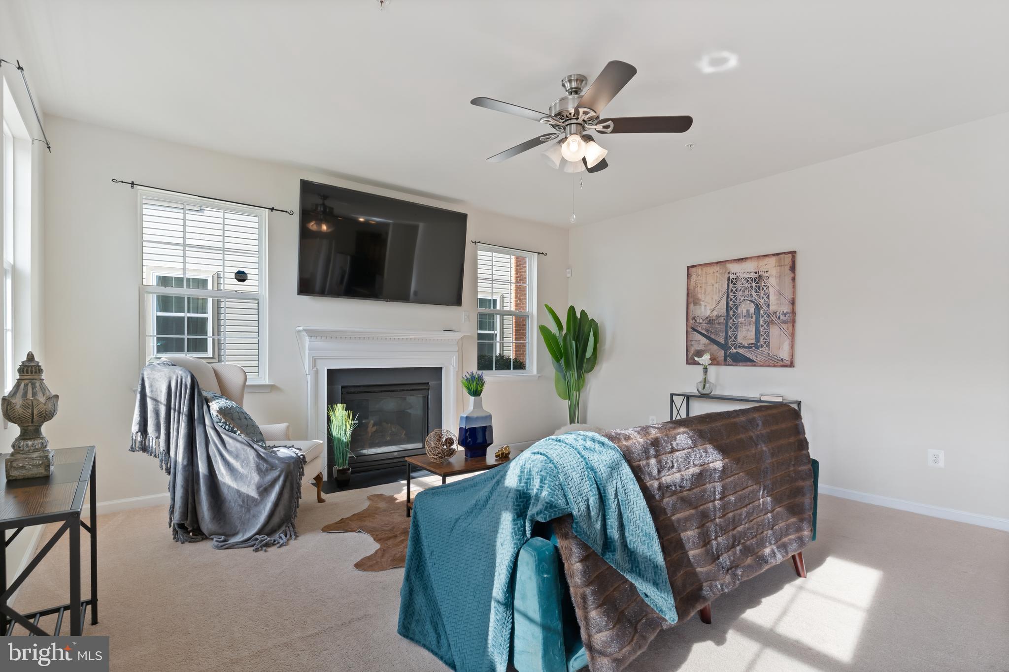 ST. CHARLES SINGLES - Residential