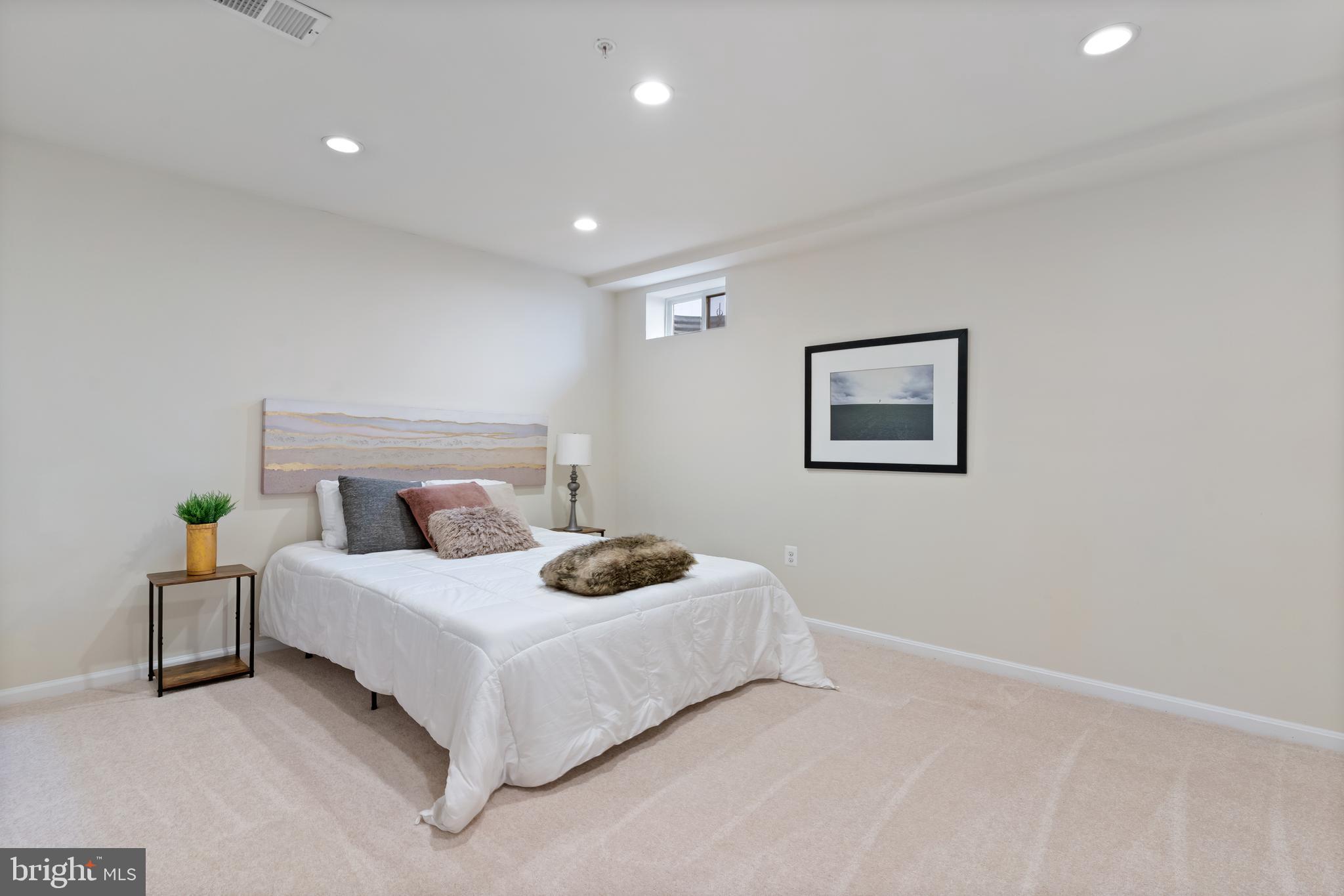 ST. CHARLES SINGLES - Residential