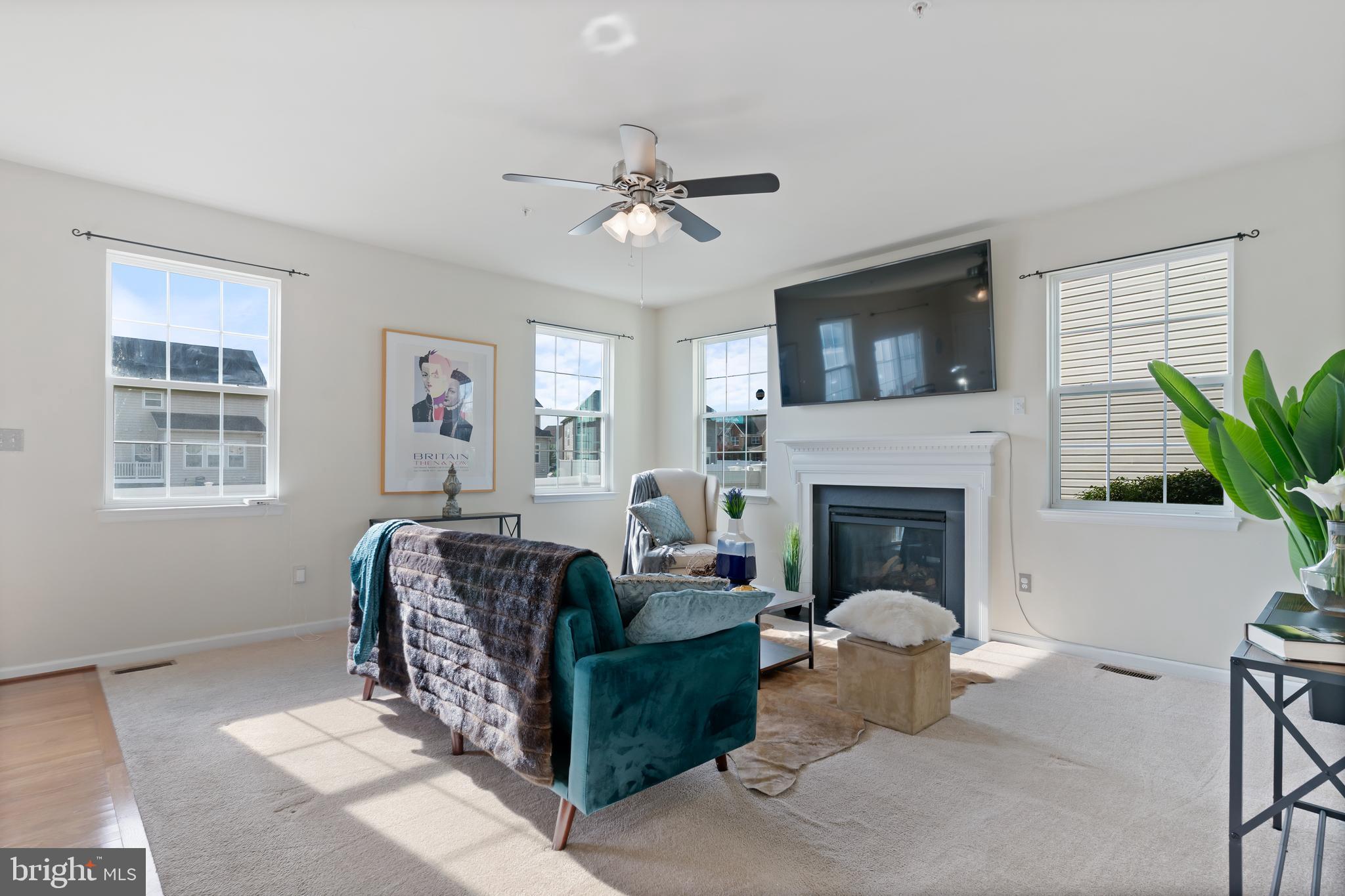 ST. CHARLES SINGLES - Residential