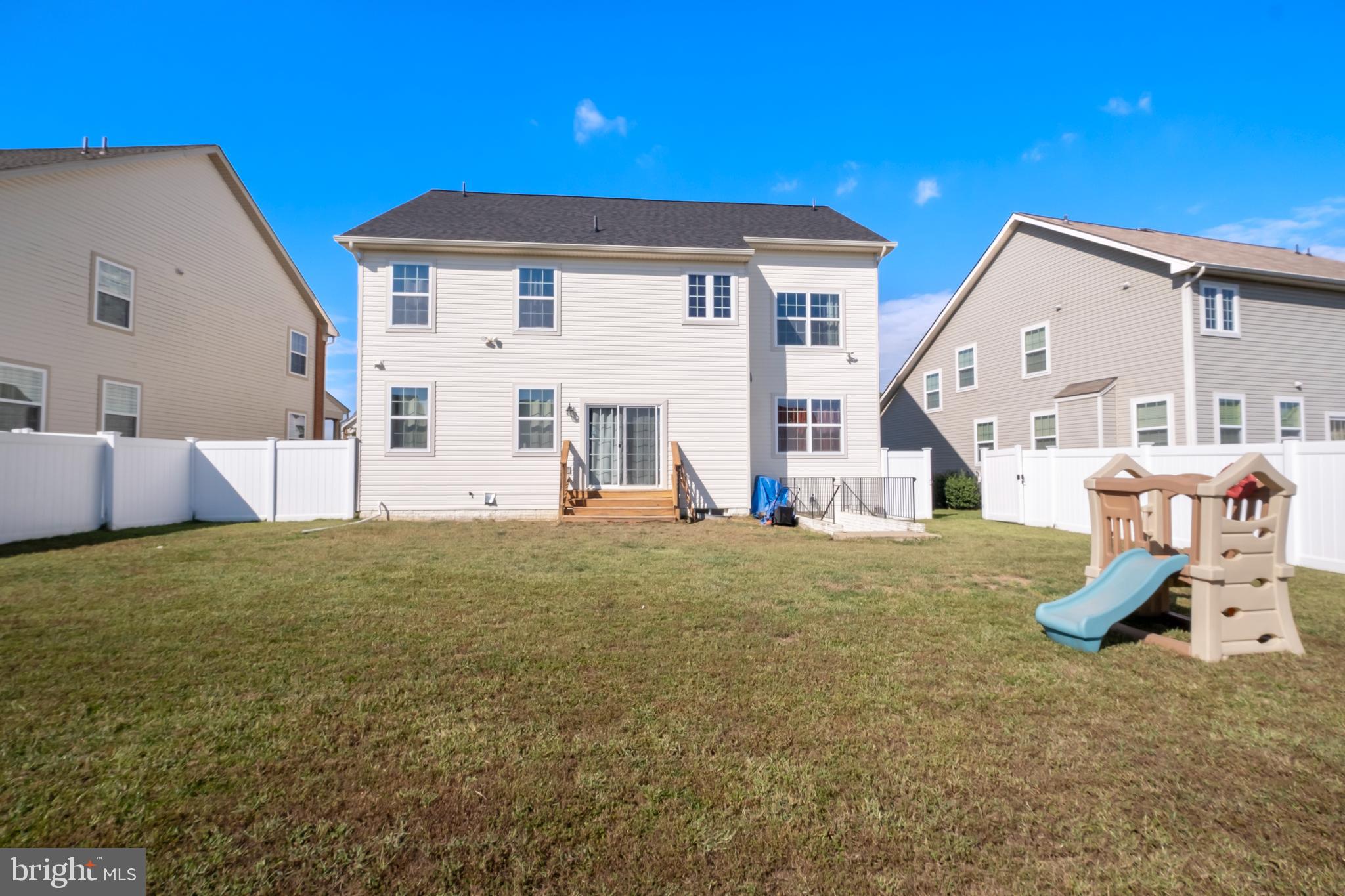 ST. CHARLES SINGLES - Residential