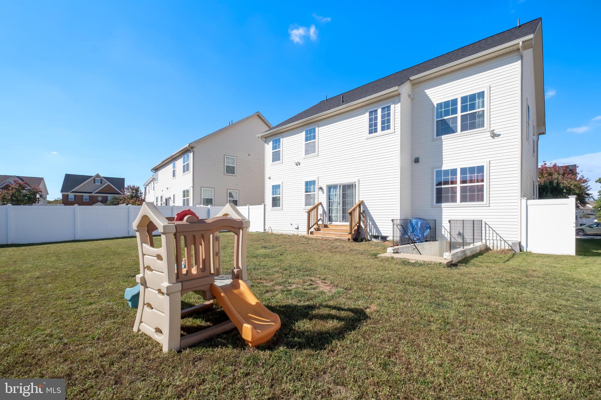 ST. CHARLES SINGLES - Residential