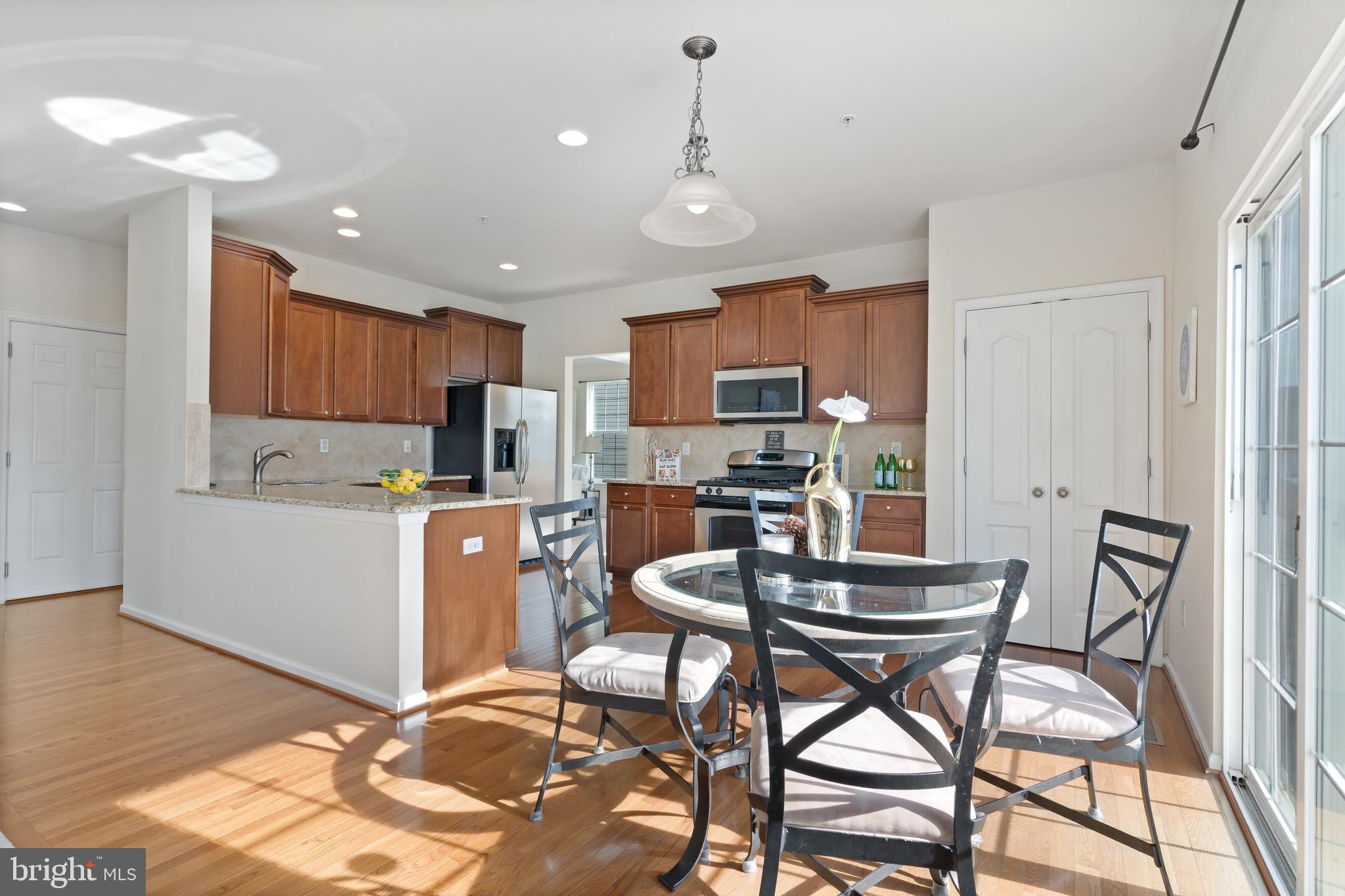 ST. CHARLES SINGLES - Residential