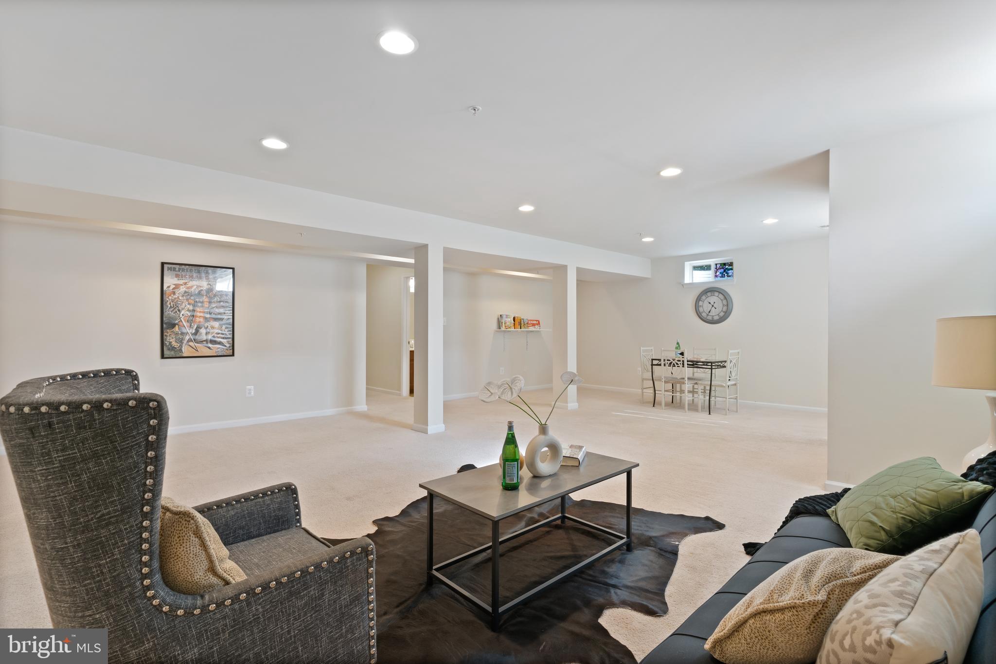 ST. CHARLES SINGLES - Residential