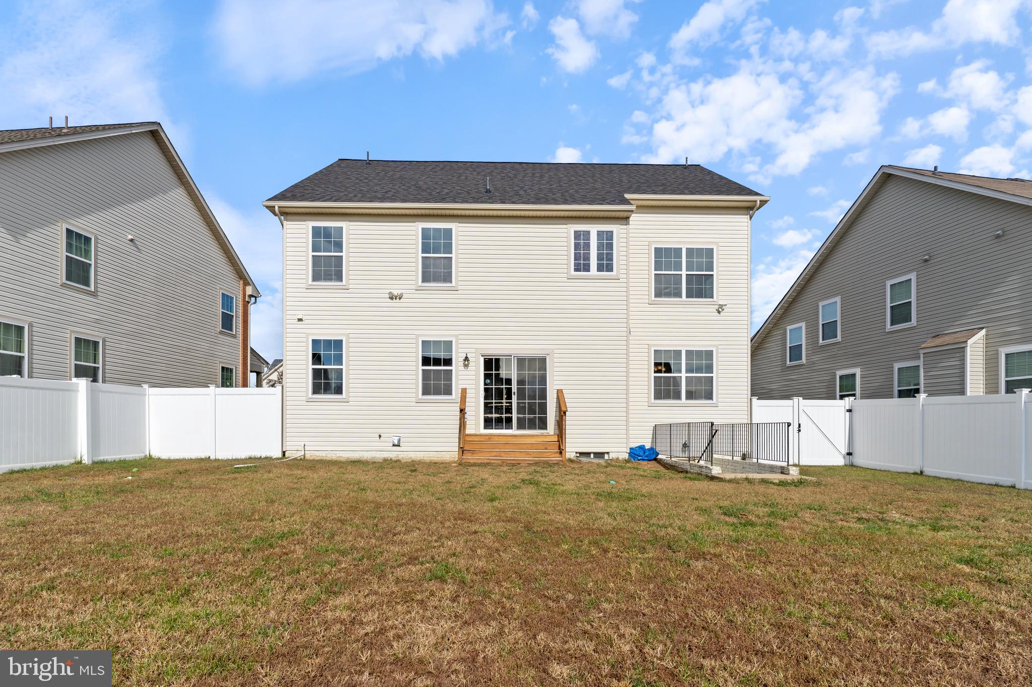 ST. CHARLES SINGLES - Residential