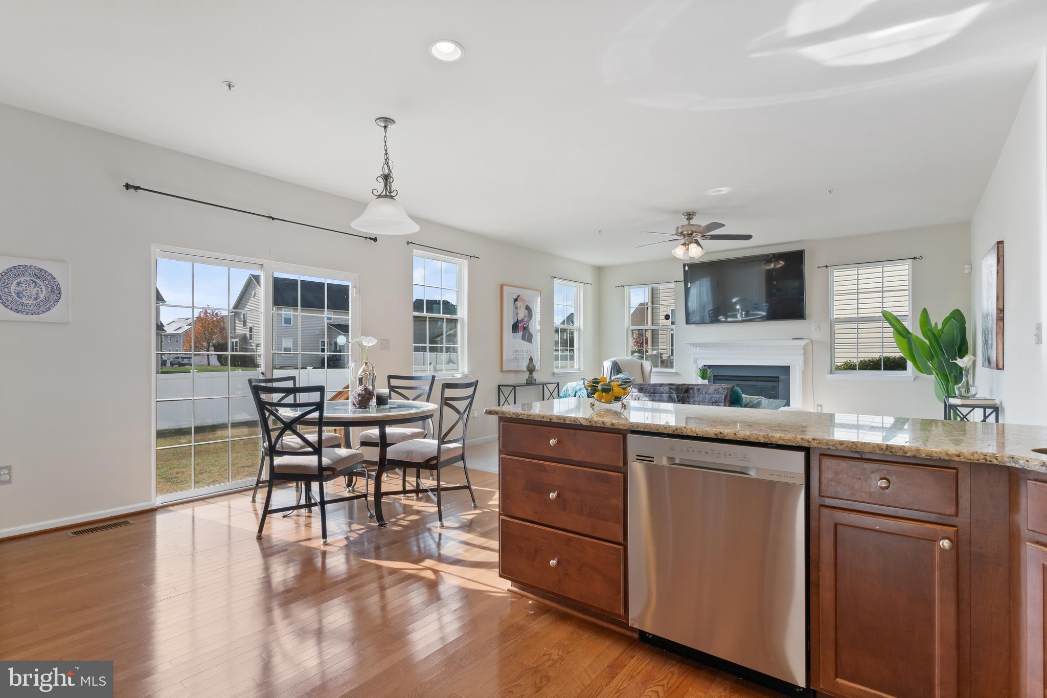 ST. CHARLES SINGLES - Residential