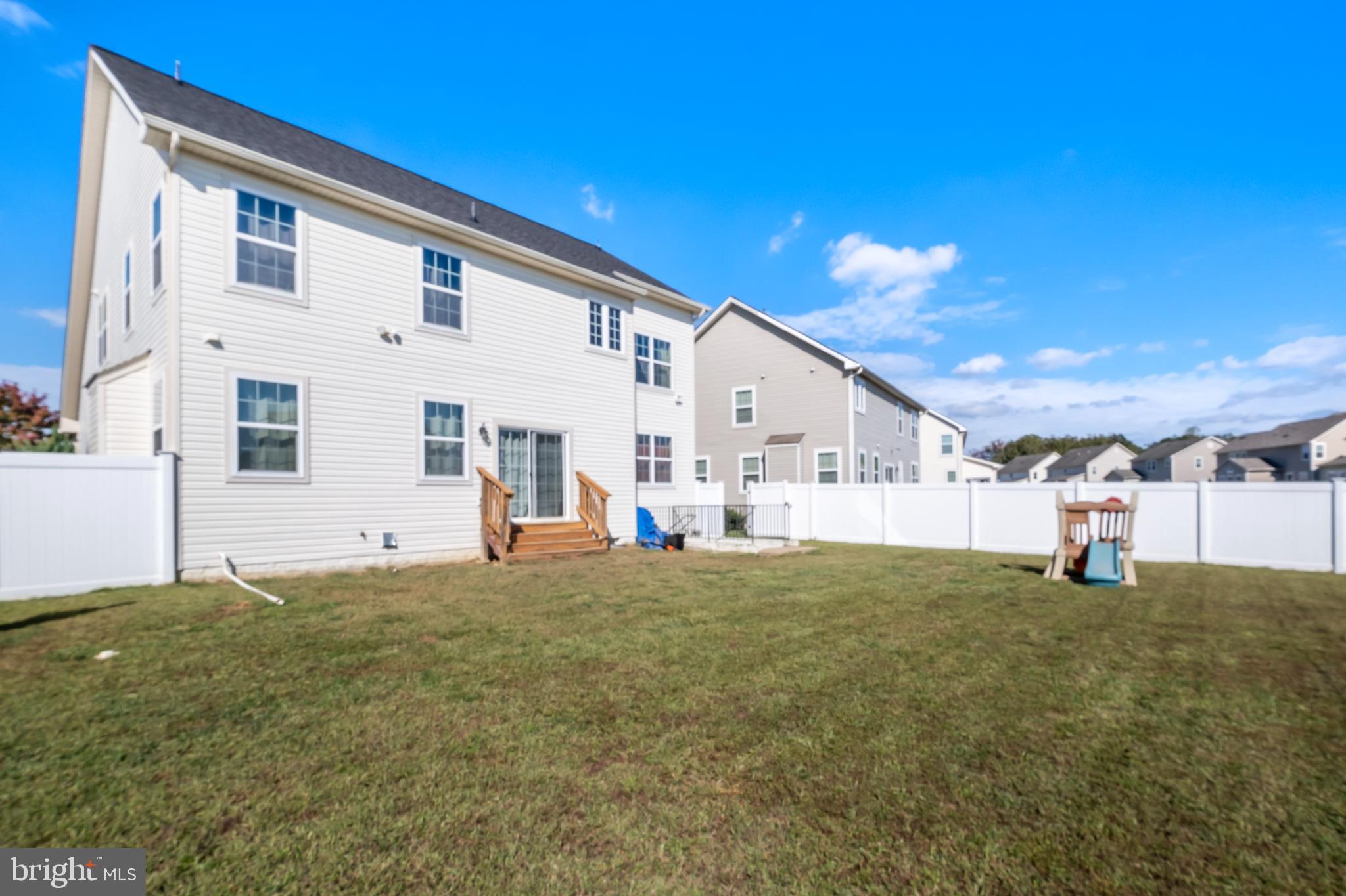 ST. CHARLES SINGLES - Residential