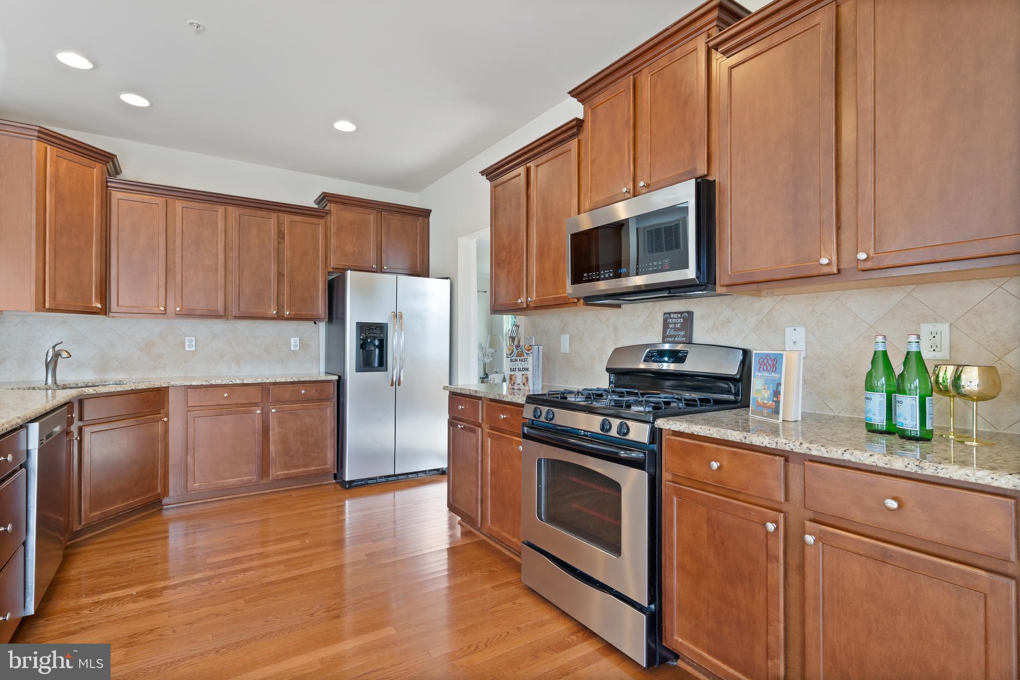 ST. CHARLES SINGLES - Residential