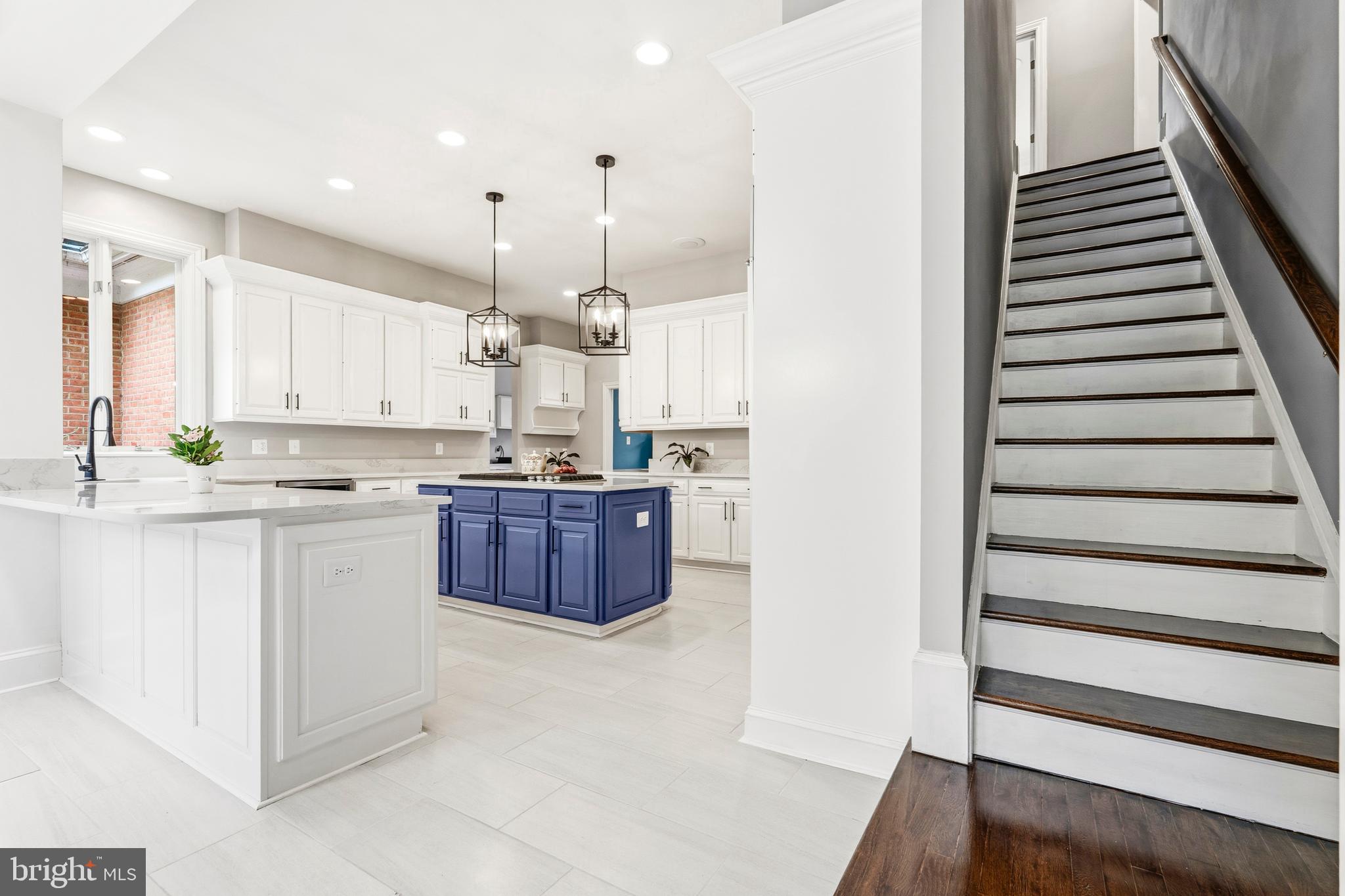 MONEYS CORNER - Residential