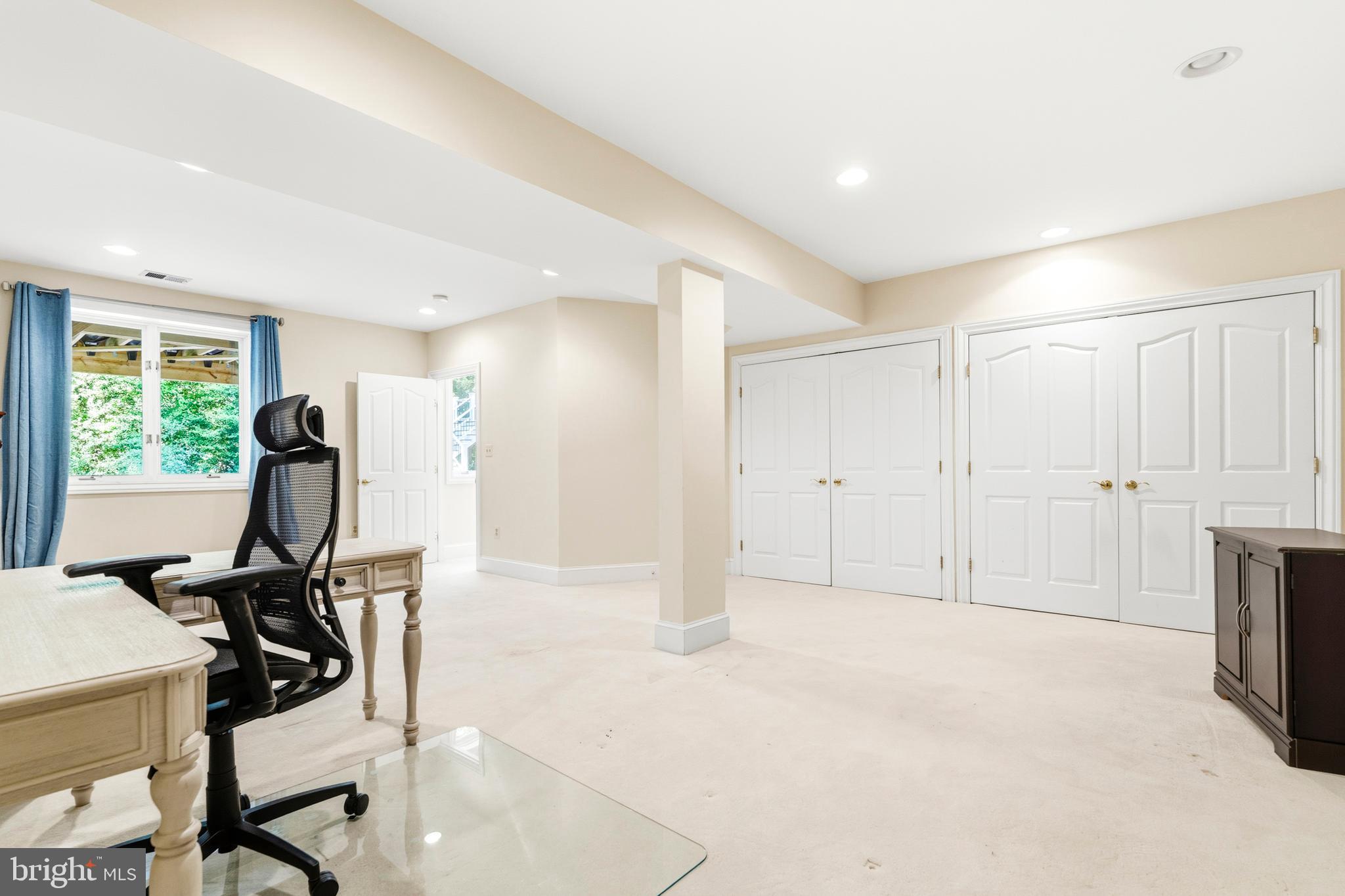 MONEYS CORNER - Residential