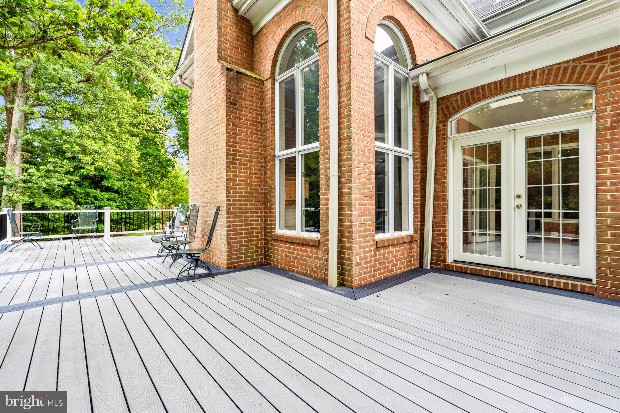 MONEYS CORNER - Residential