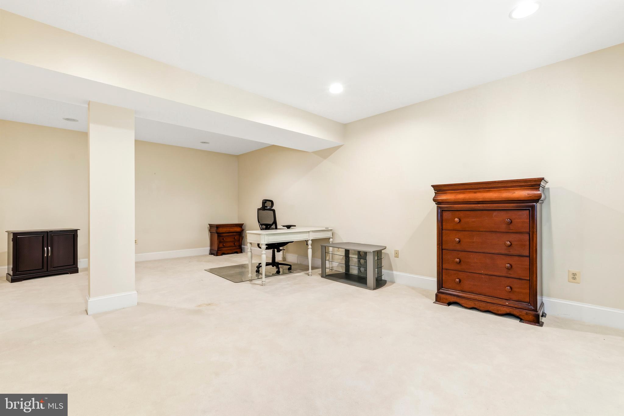 MONEYS CORNER - Residential