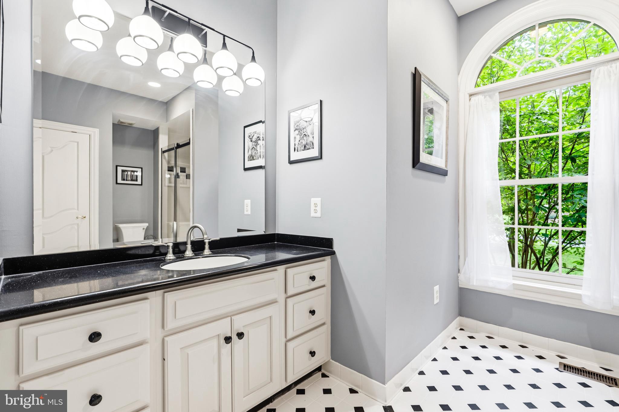 MONEYS CORNER - Residential