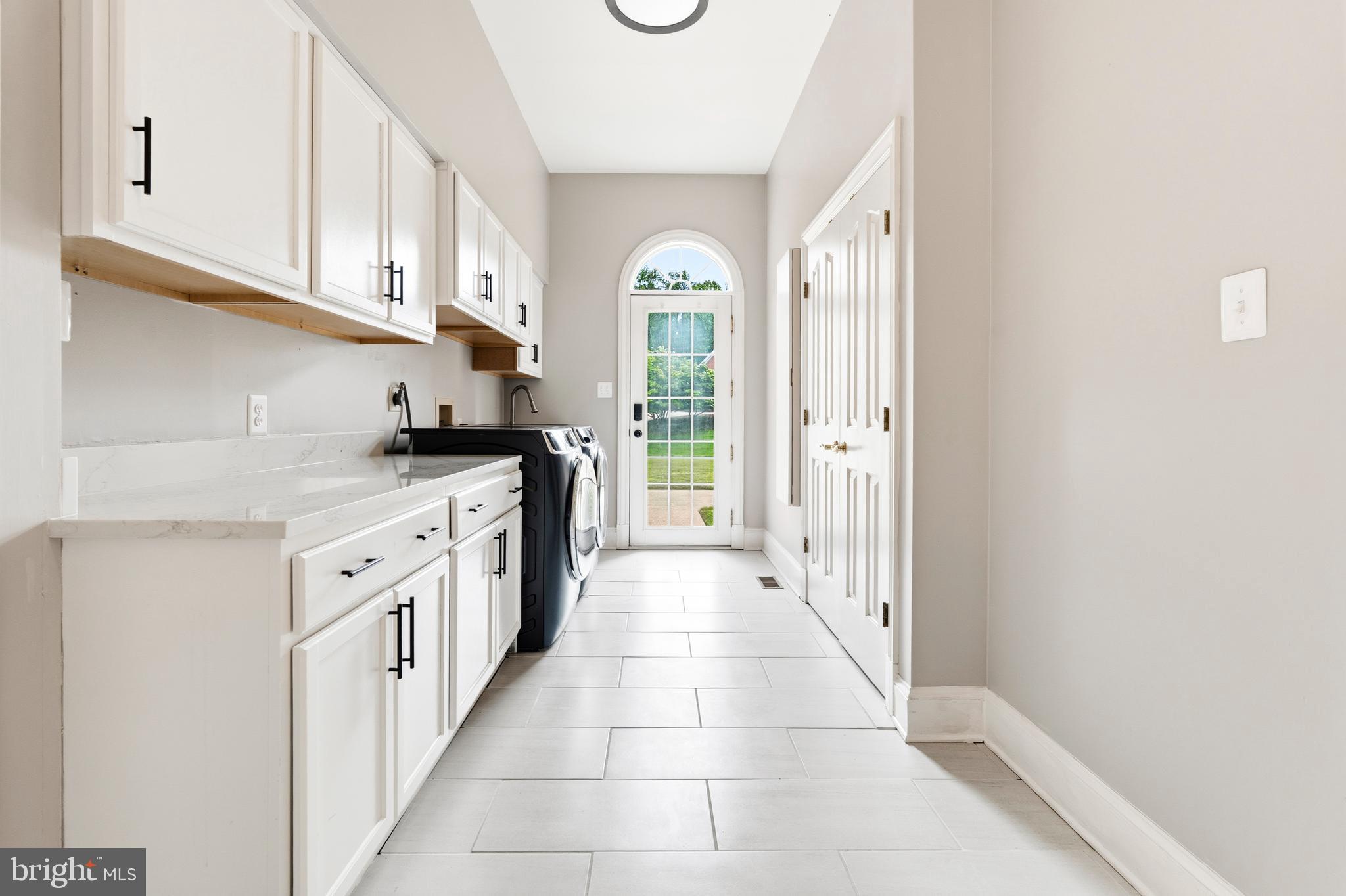 MONEYS CORNER - Residential