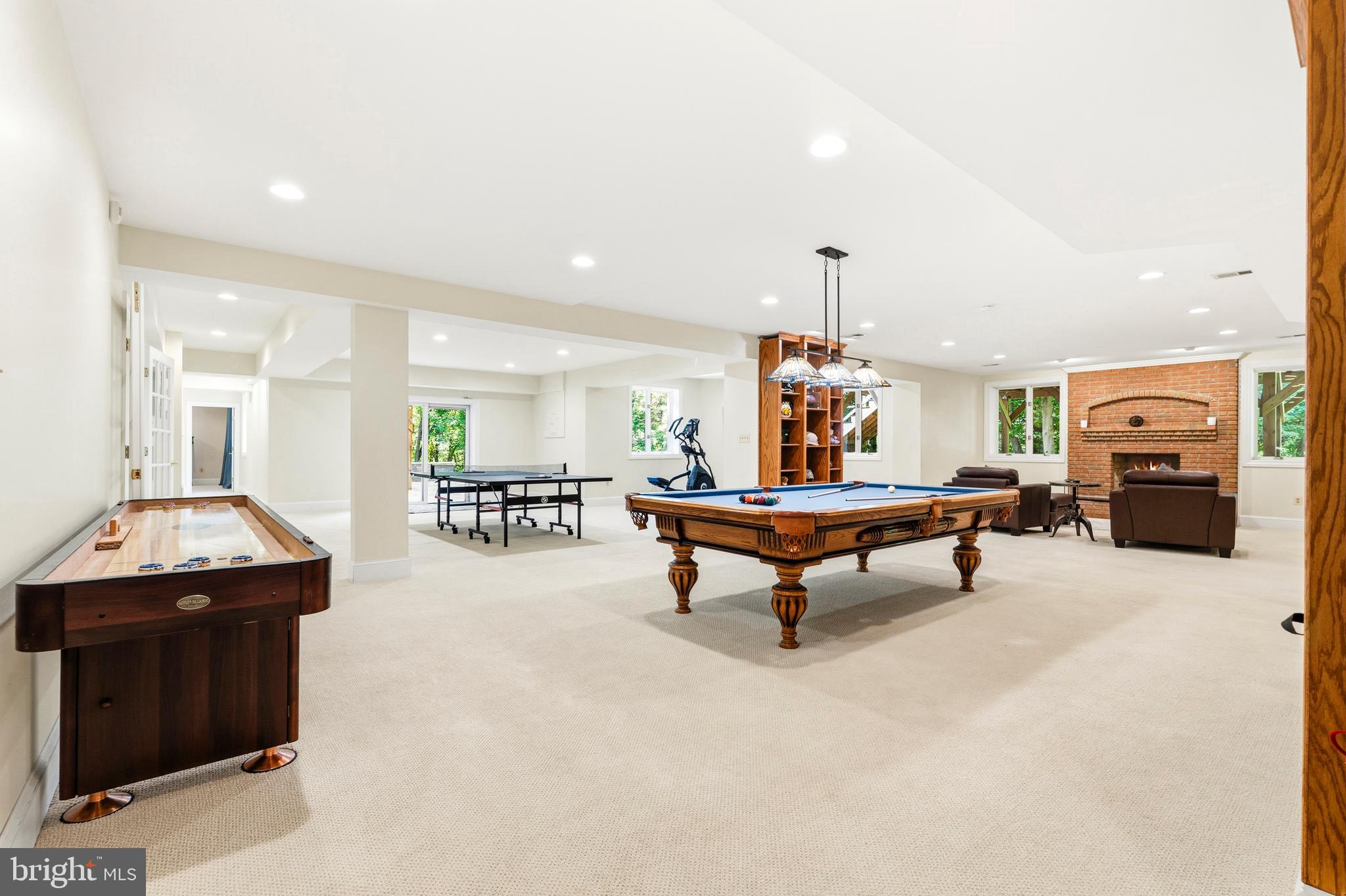 MONEYS CORNER - Residential