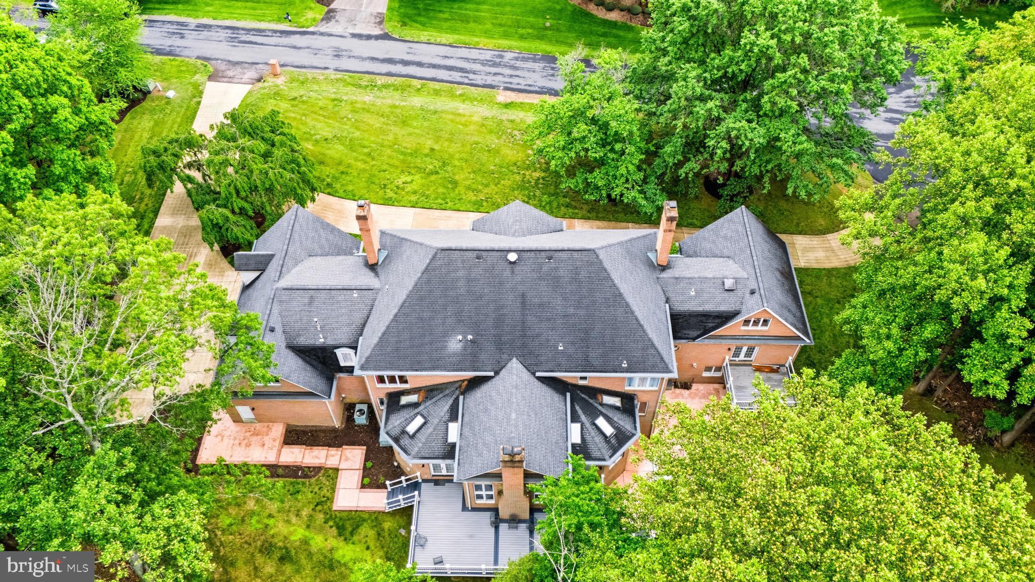 MONEYS CORNER - Residential