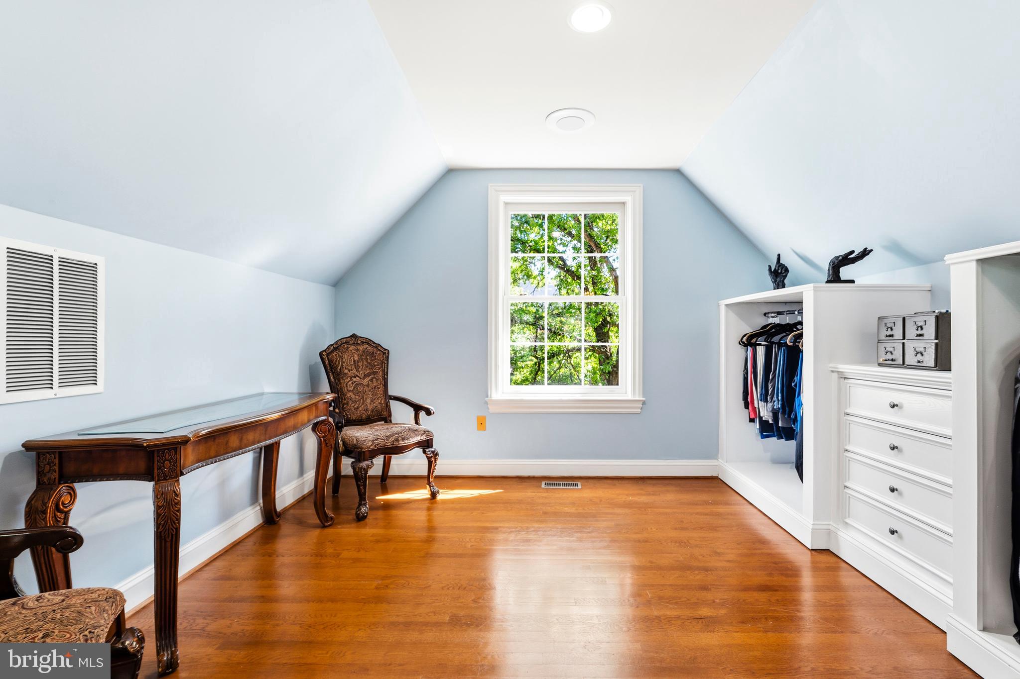 MONEYS CORNER - Residential