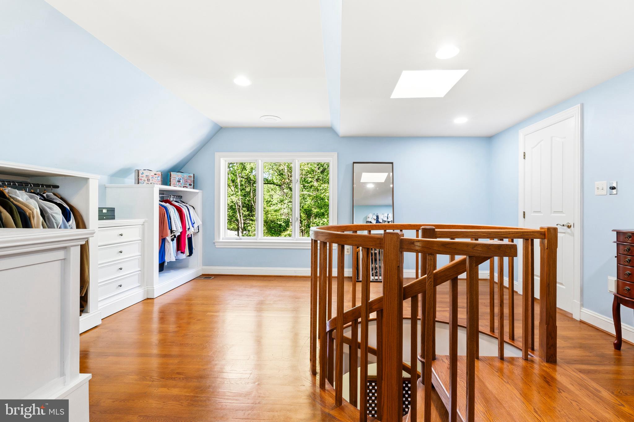 MONEYS CORNER - Residential