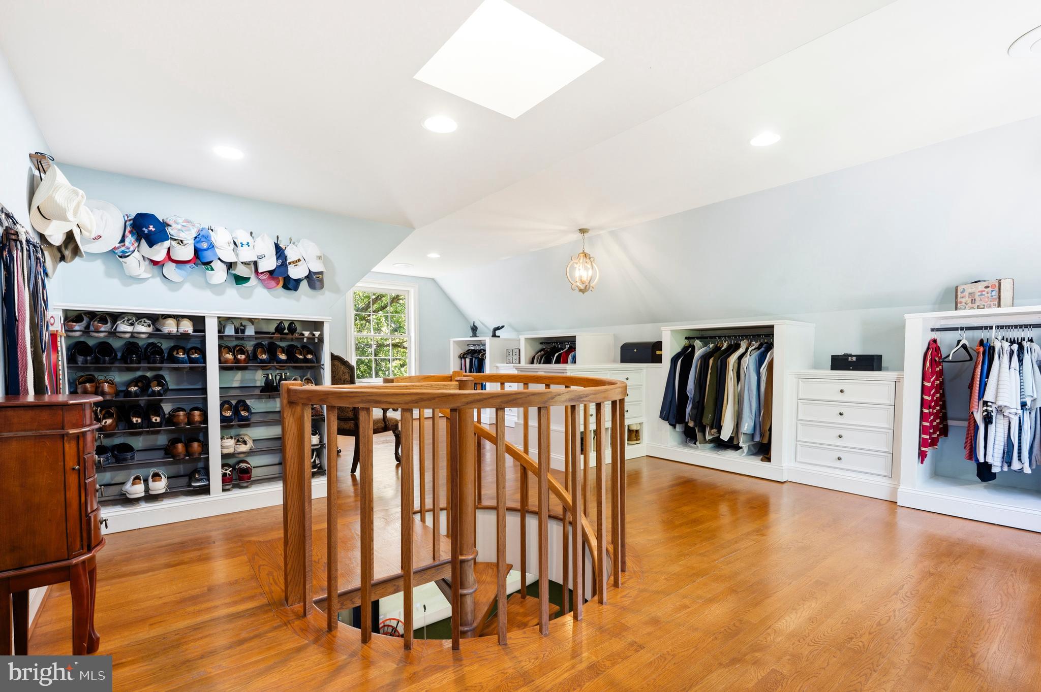 MONEYS CORNER - Residential