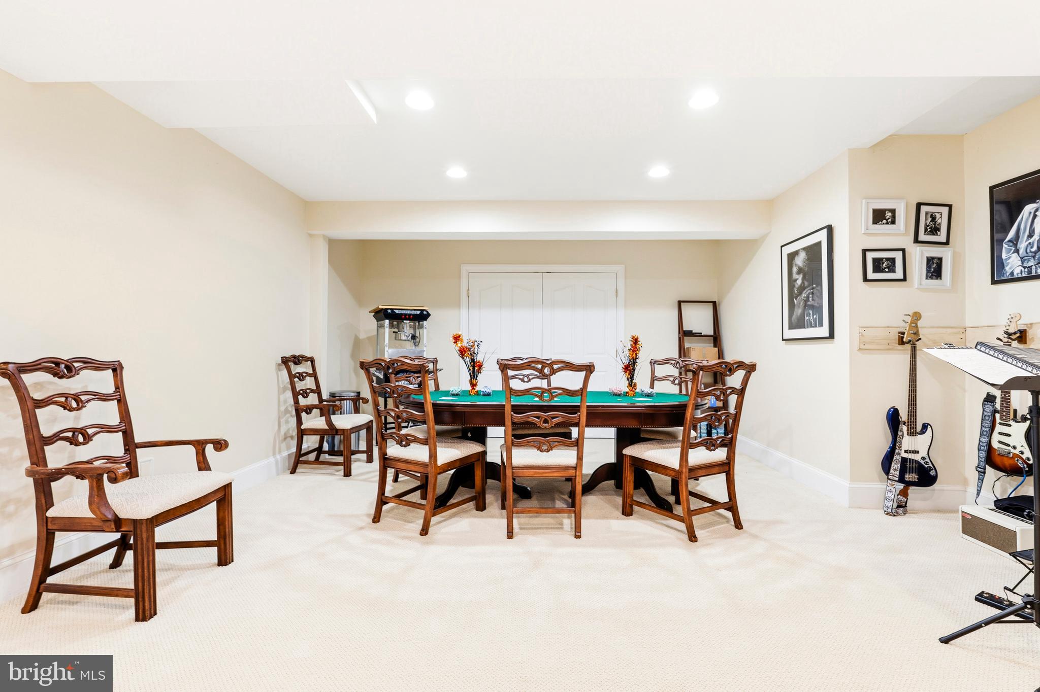 MONEYS CORNER - Residential