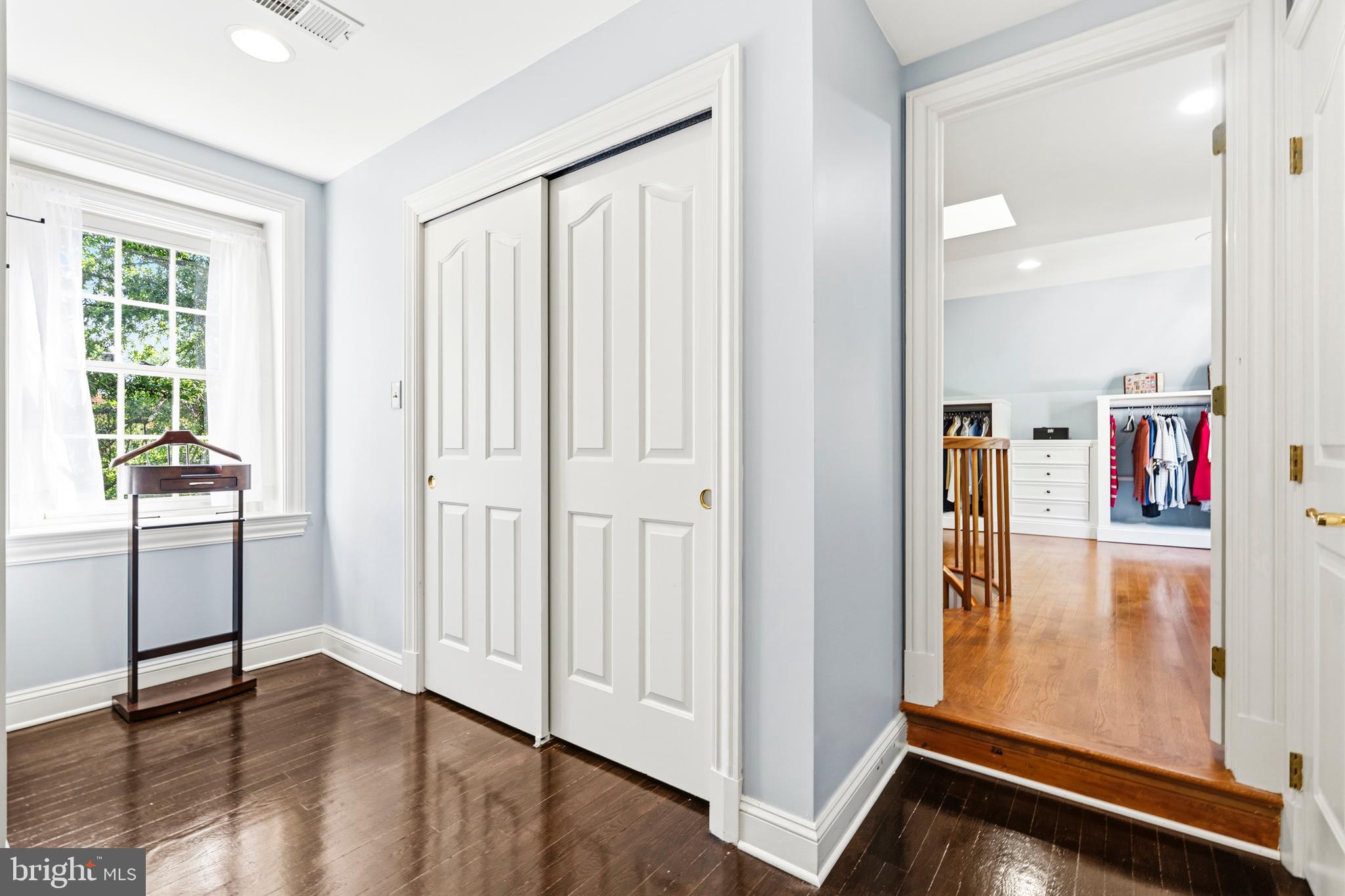 MONEYS CORNER - Residential