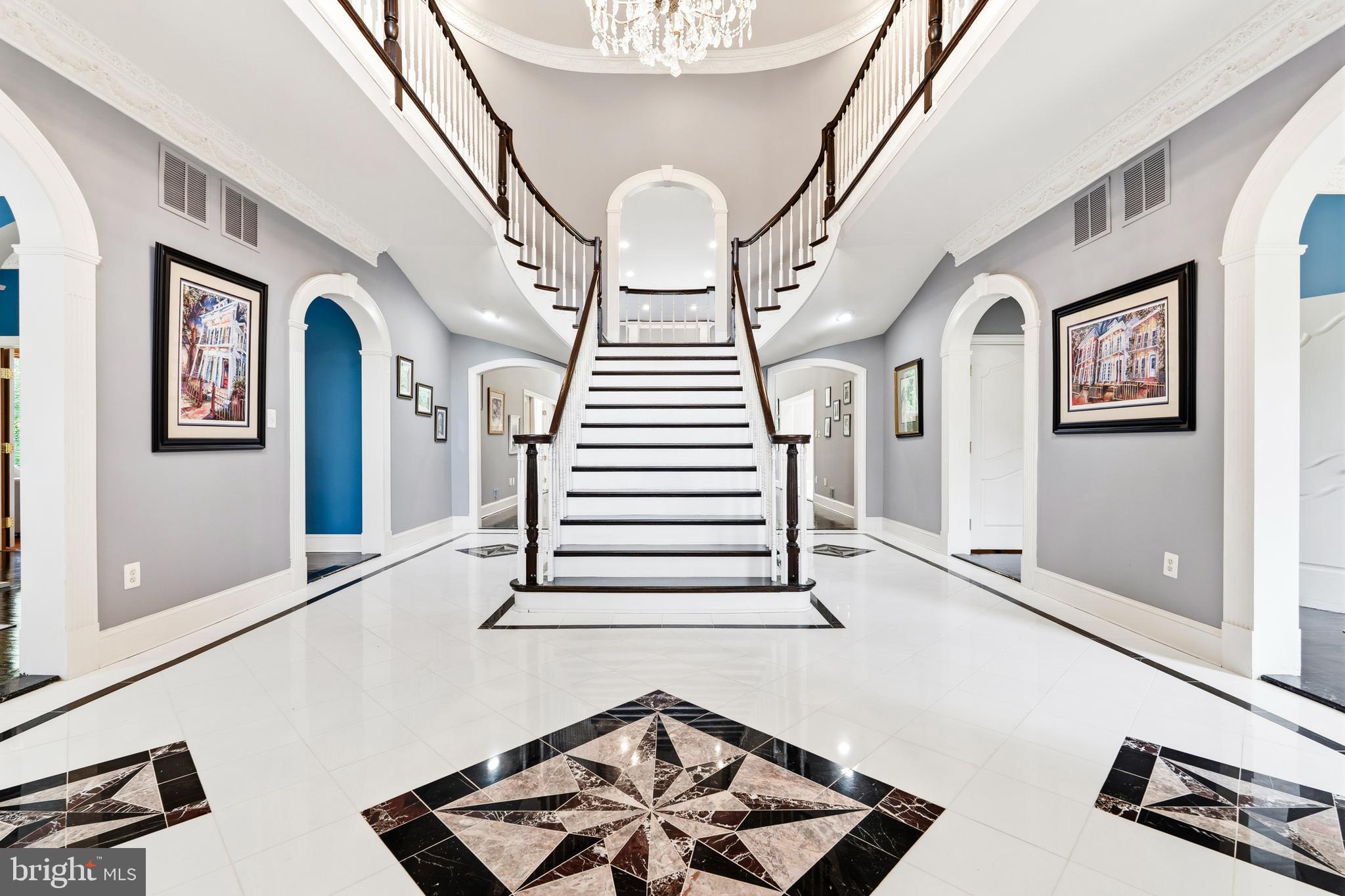 MONEYS CORNER - Residential
