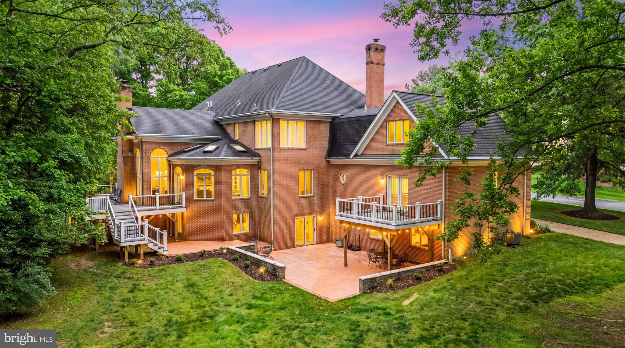 MONEYS CORNER - Residential