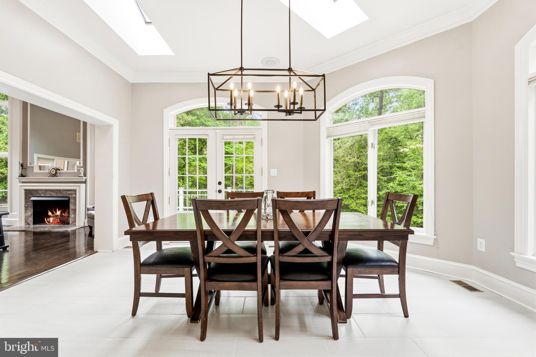 MONEYS CORNER - Residential