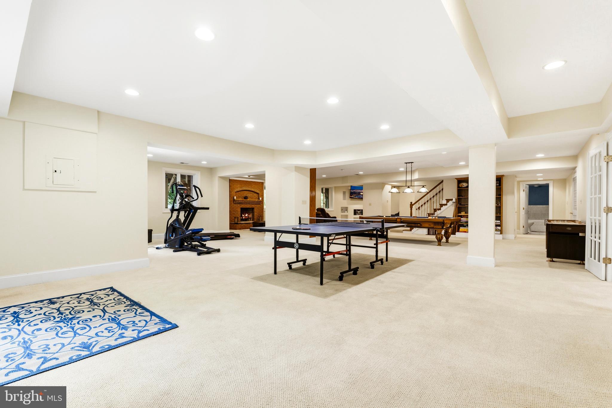 MONEYS CORNER - Residential