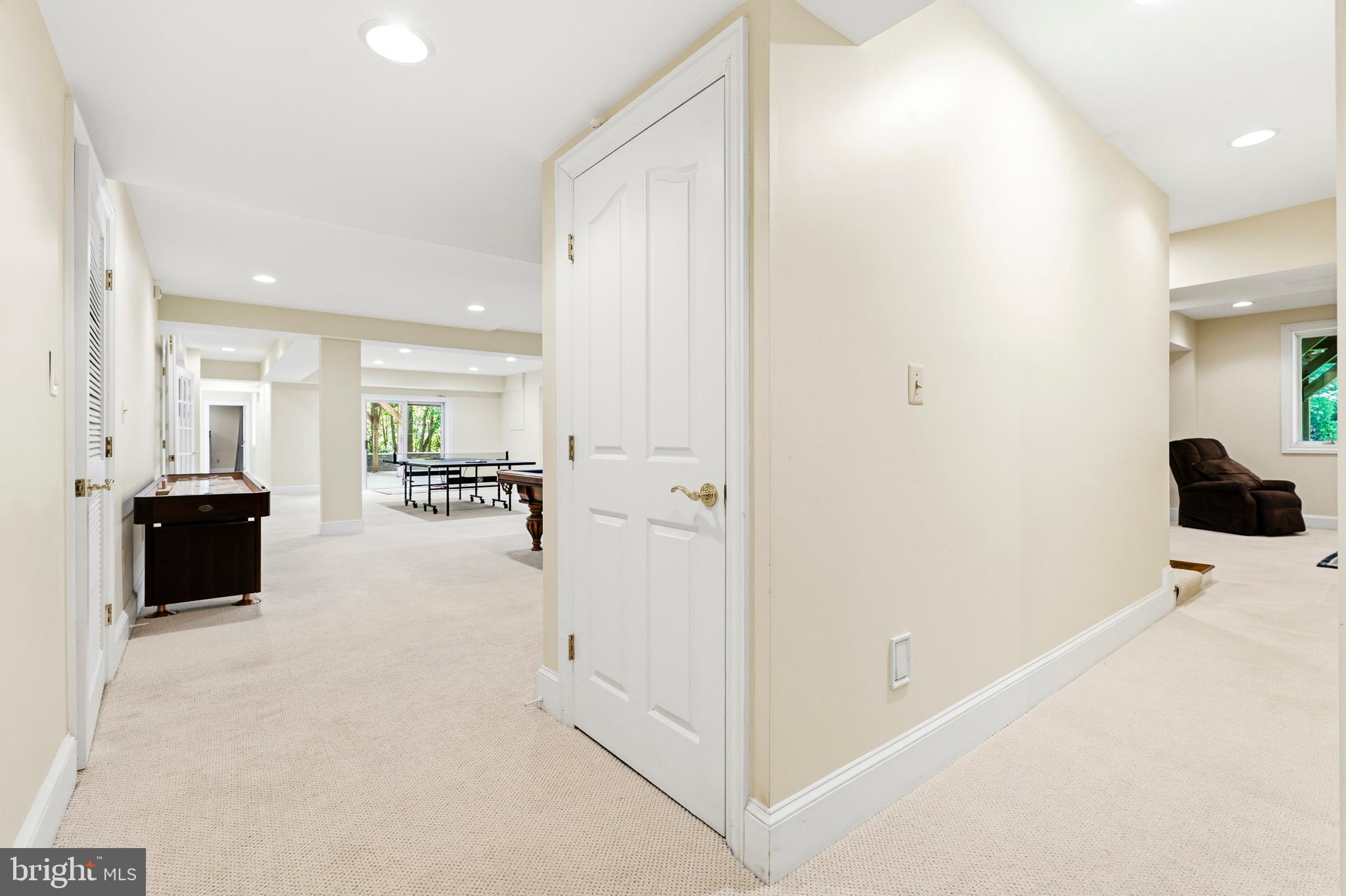 MONEYS CORNER - Residential