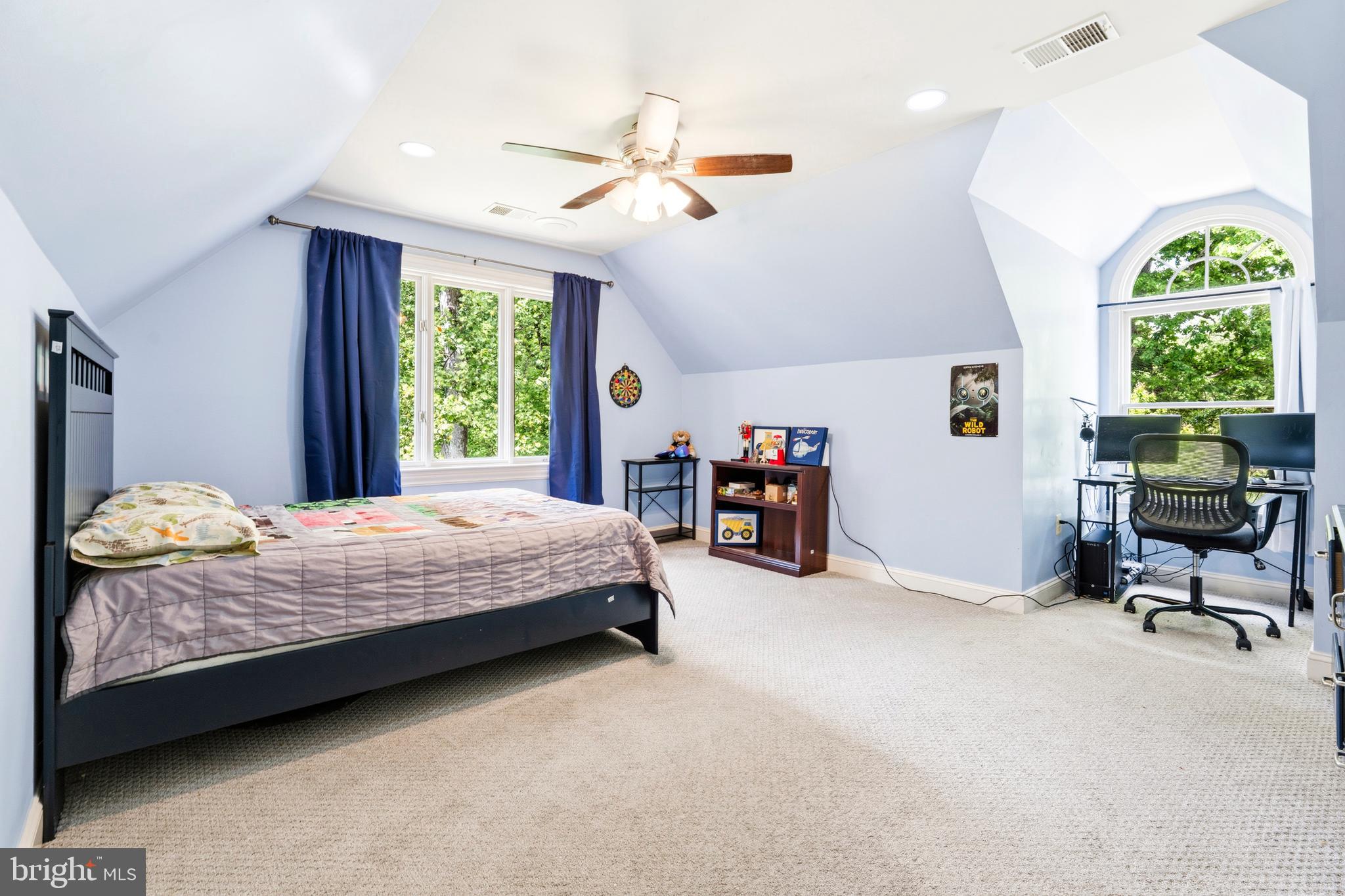 MONEYS CORNER - Residential