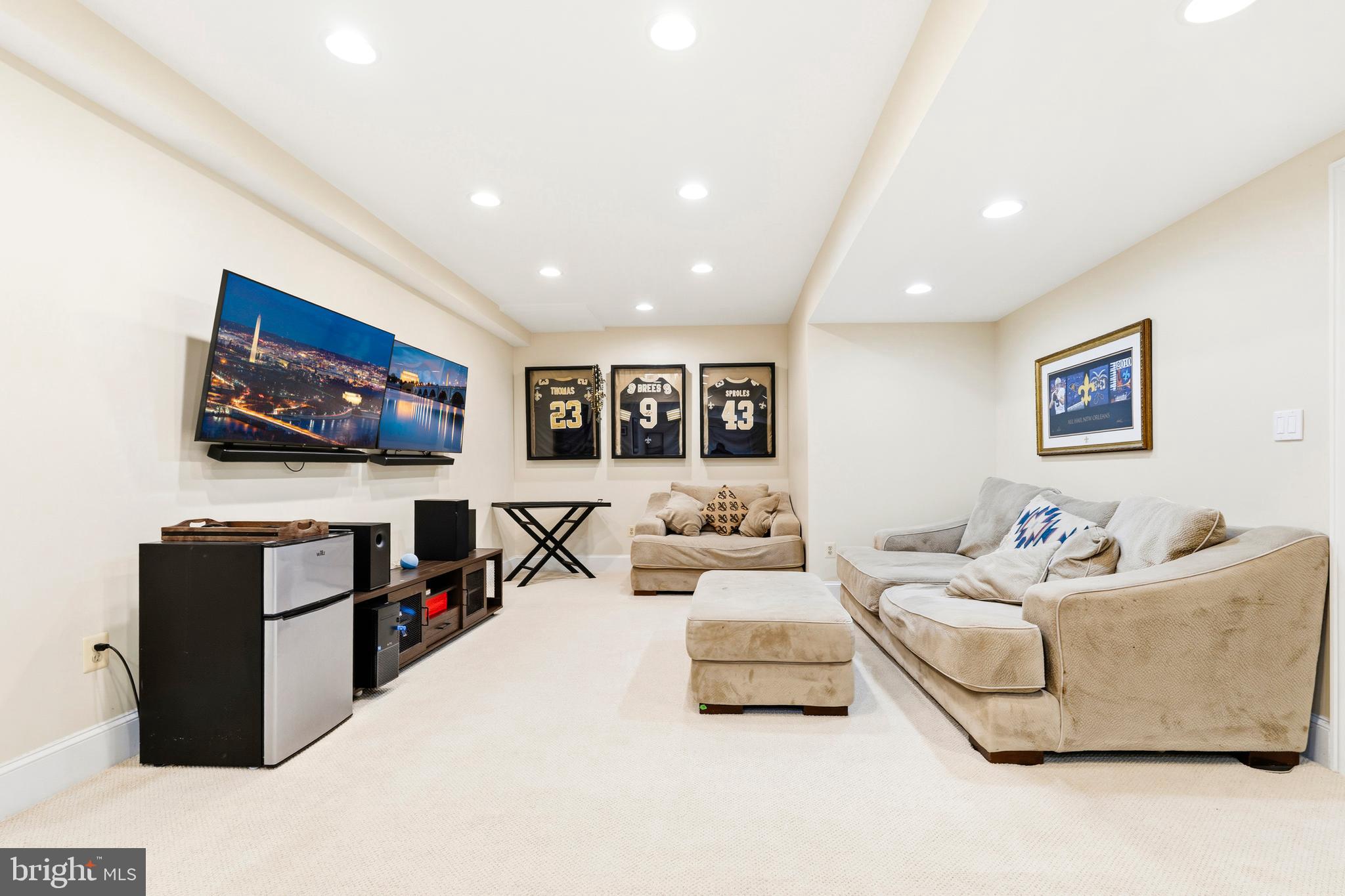 MONEYS CORNER - Residential