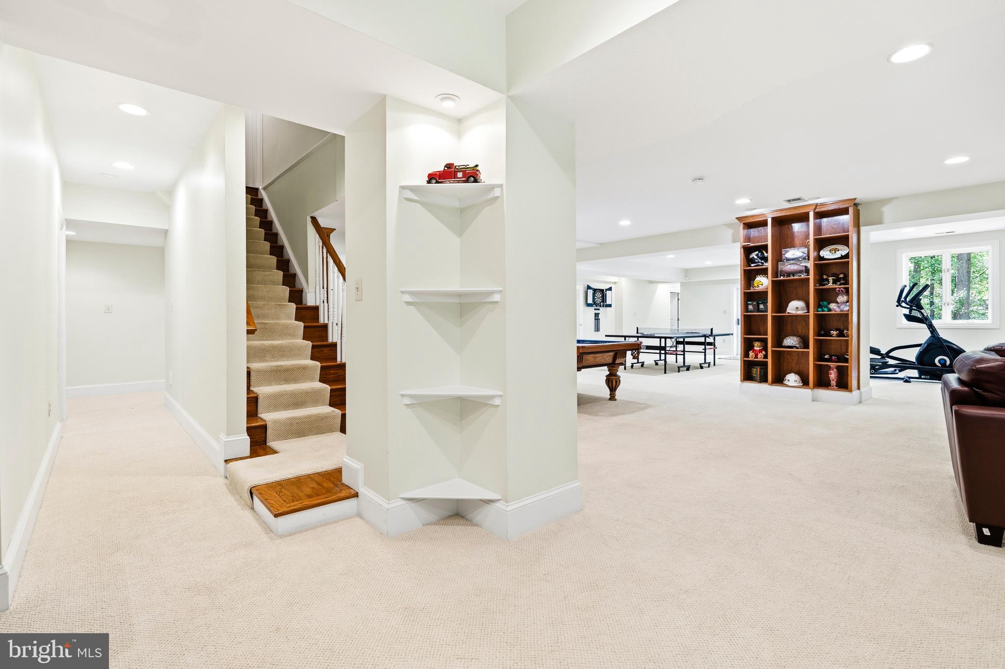 MONEYS CORNER - Residential
