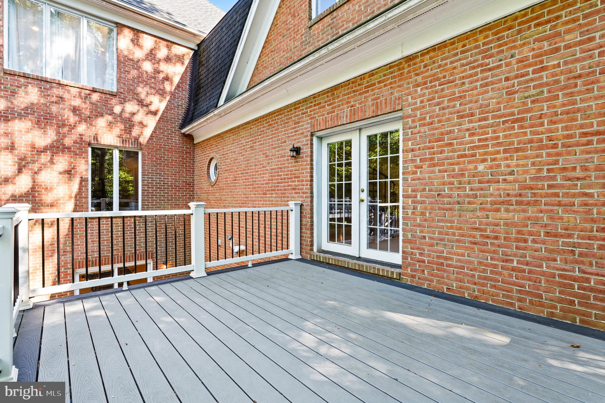 MONEYS CORNER - Residential