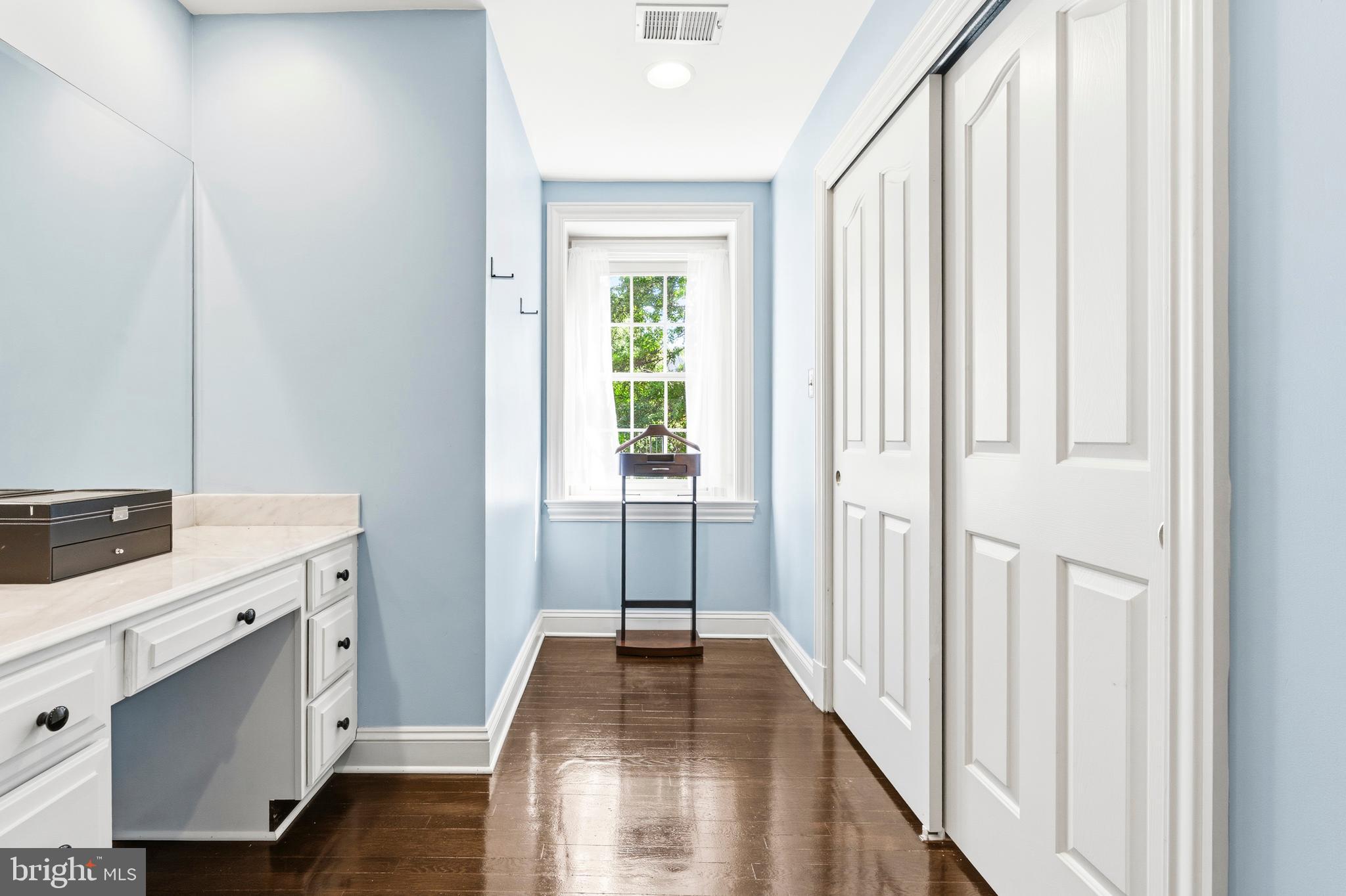 MONEYS CORNER - Residential