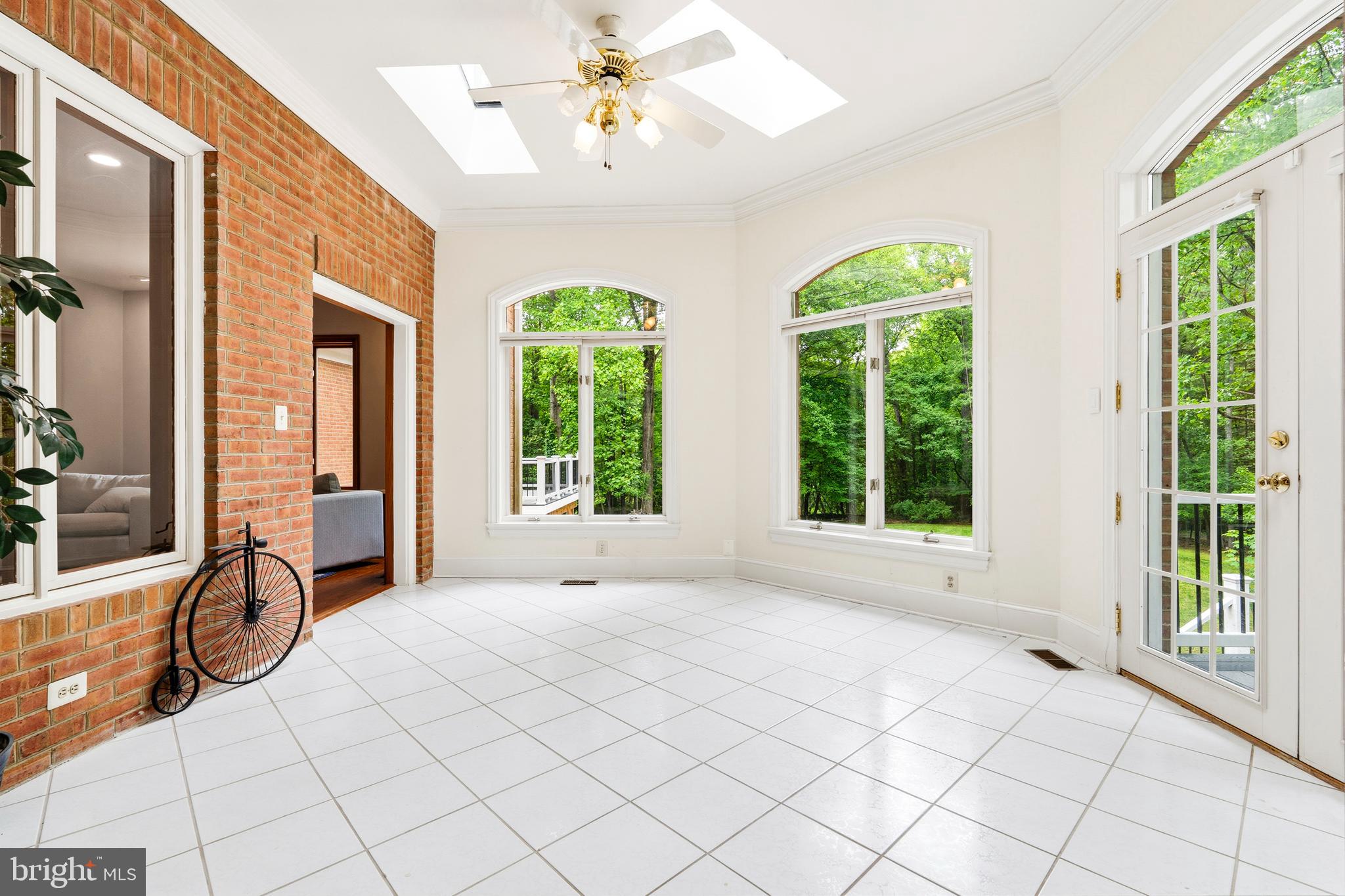 MONEYS CORNER - Residential