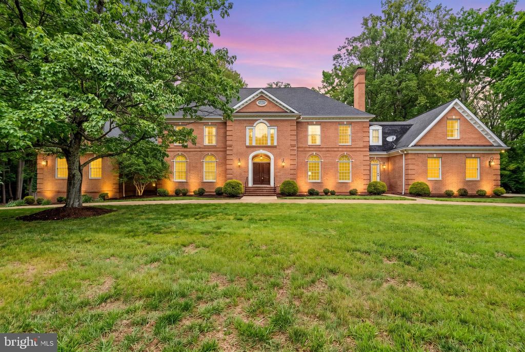 Photo of 11102 Prince Edward Court, OAKTON, VA 22124 (MLS # VAFX2305568)