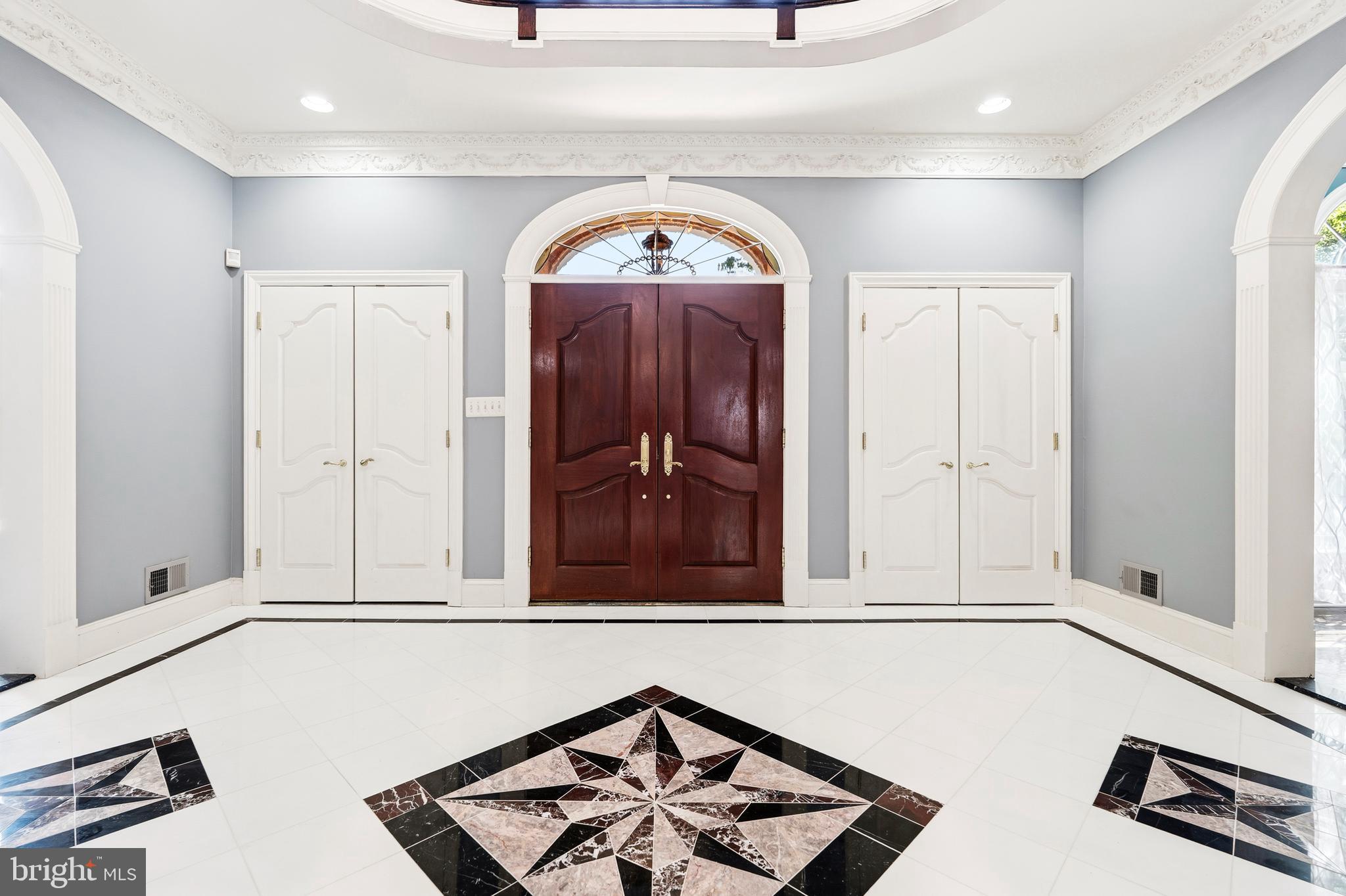 MONEYS CORNER - Residential