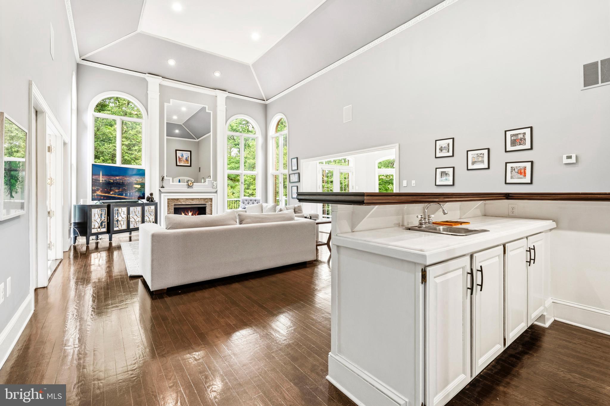 MONEYS CORNER - Residential