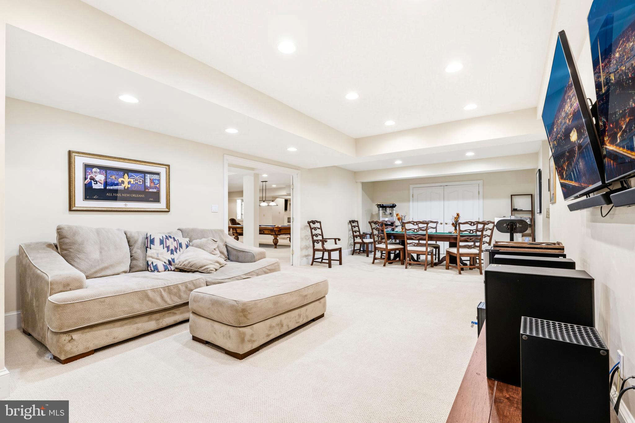 MONEYS CORNER - Residential