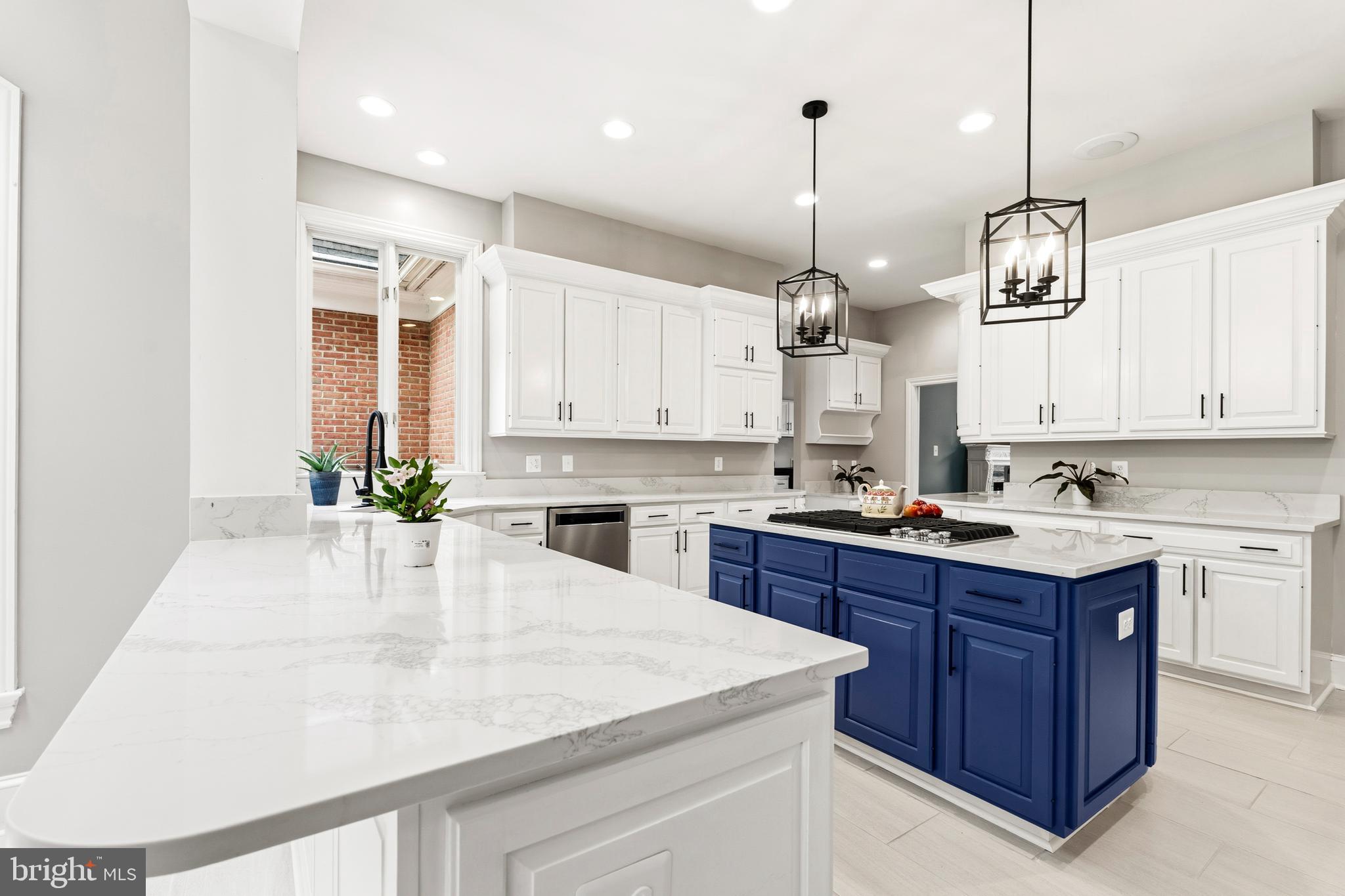 MONEYS CORNER - Residential